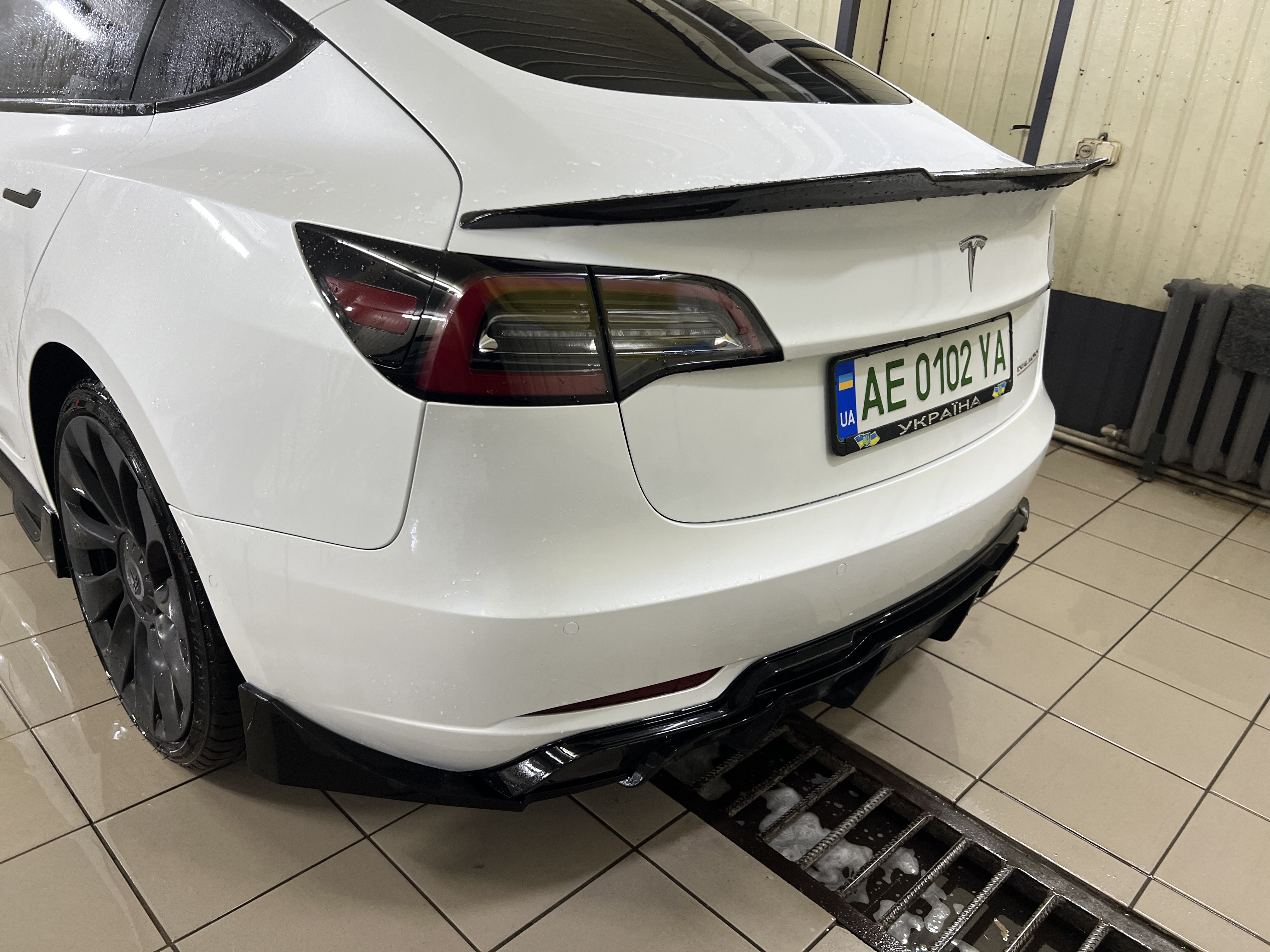 Спойлер лип багажника Tesla model 3 2017- ABS пластик, колір чорний глянець 4