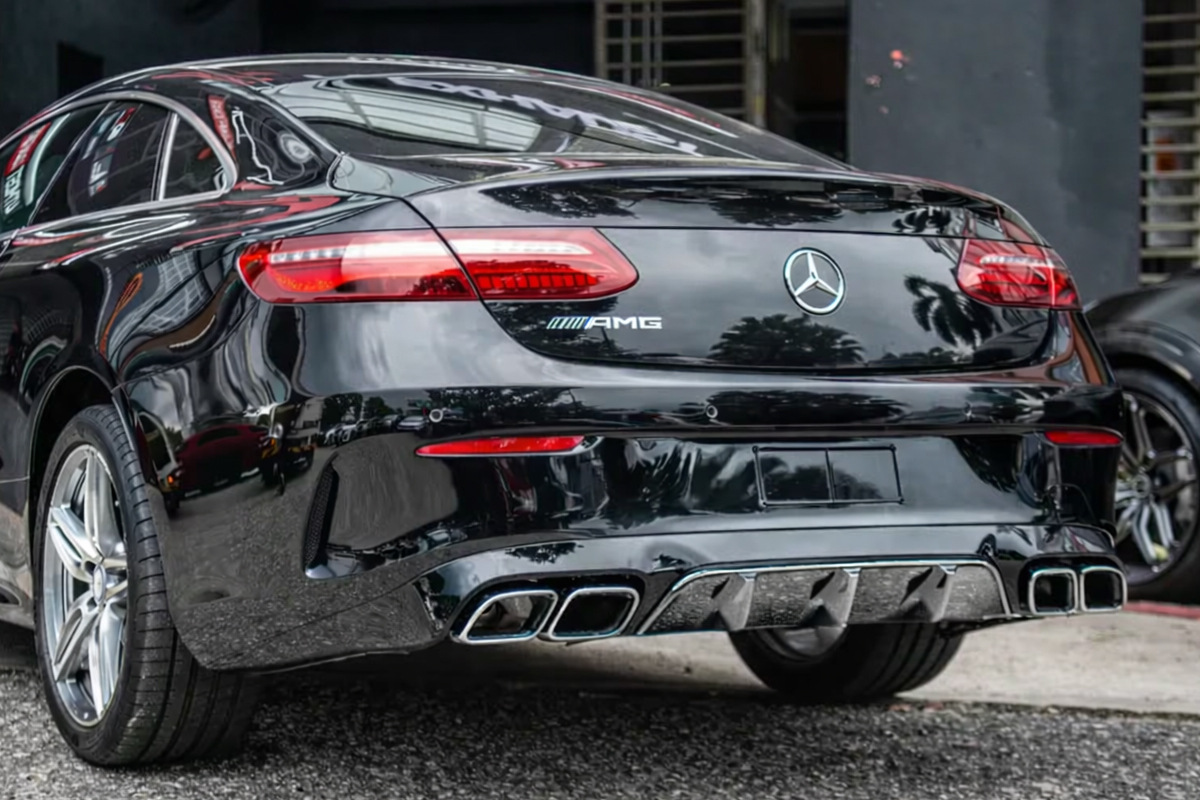 Задній дифузор Black з насадками Chrome (Дизайн AMG63) 3