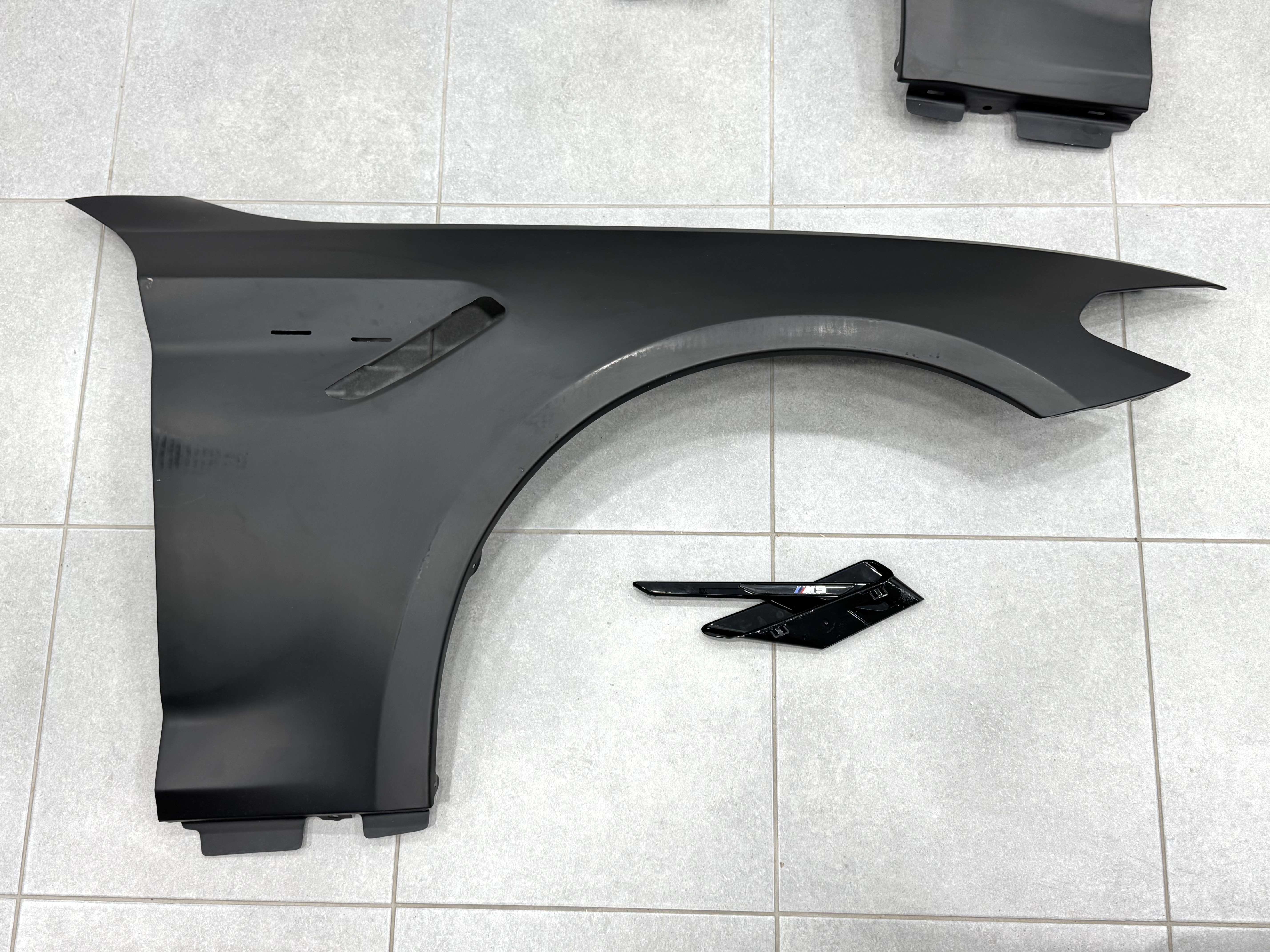 Передні крила в стилі M5 для BMW 5 series G30 / G31 2016-2023 2