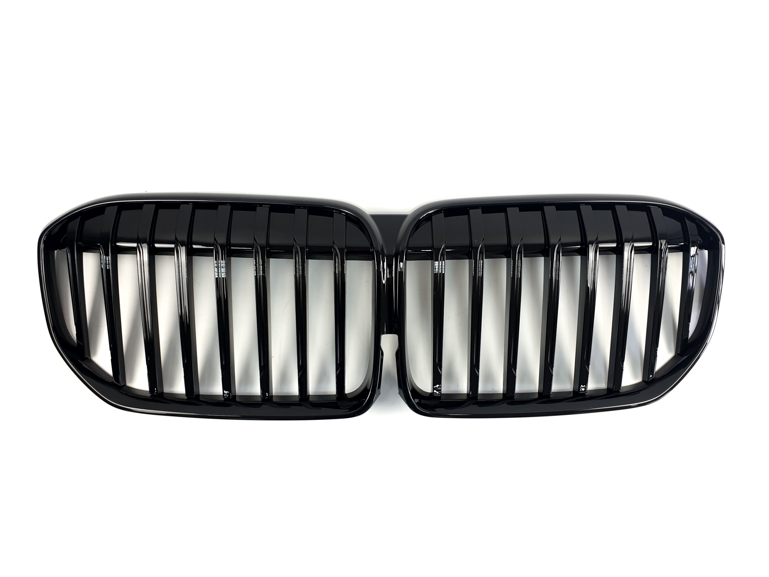Ніздрі Чорний глянець (1 BAR) на BMW 7 Series G11 / G12 2019-2023 року