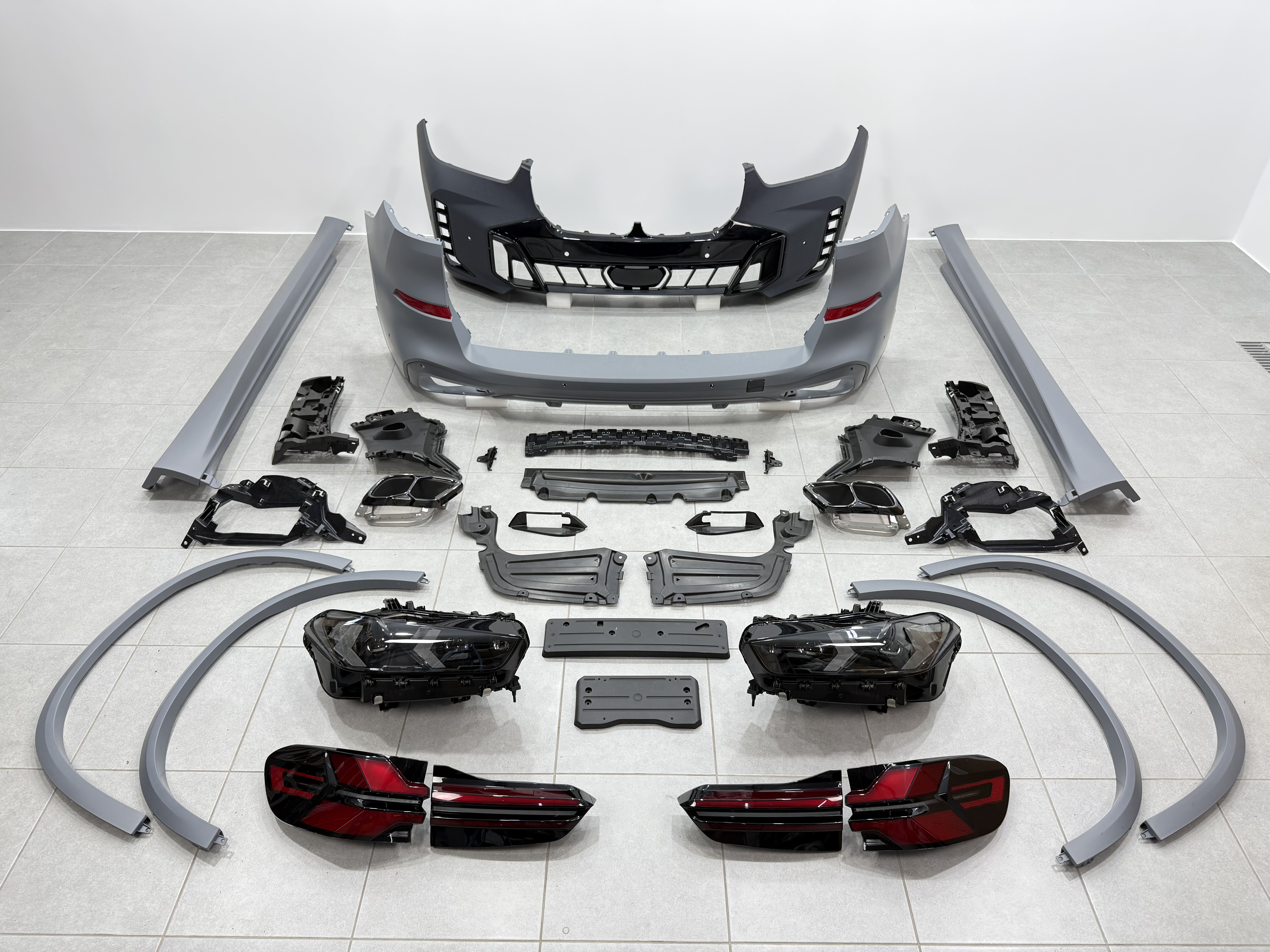 Рестайлінг комплект обвісу M paket Shadow Line 2023+ для BMW X5 G05 2018-2022 2