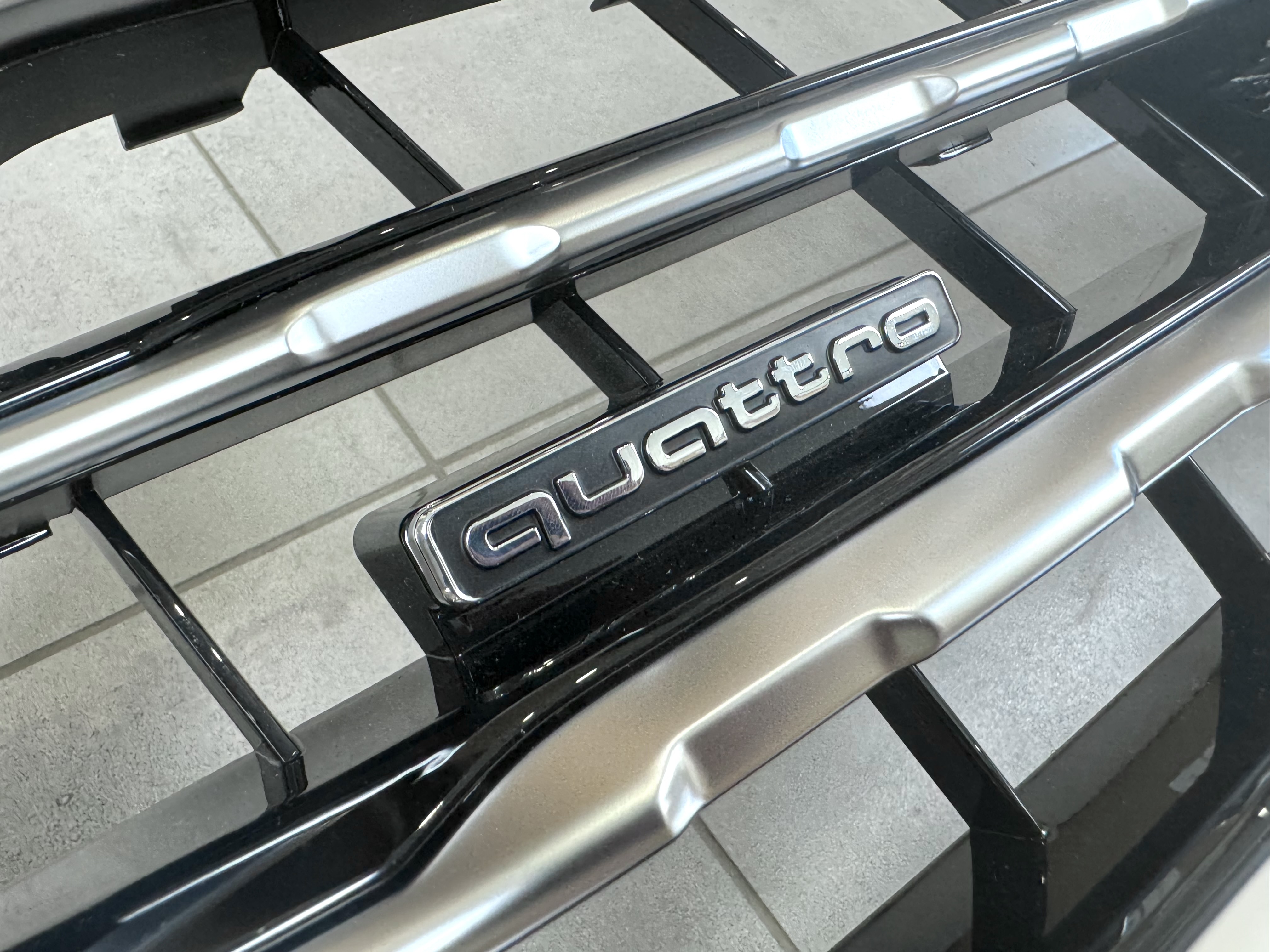 Решітка радіатора Audi Q7 4M 2015-2019 чорні з сірим 4M0 853 651 Q T94 5