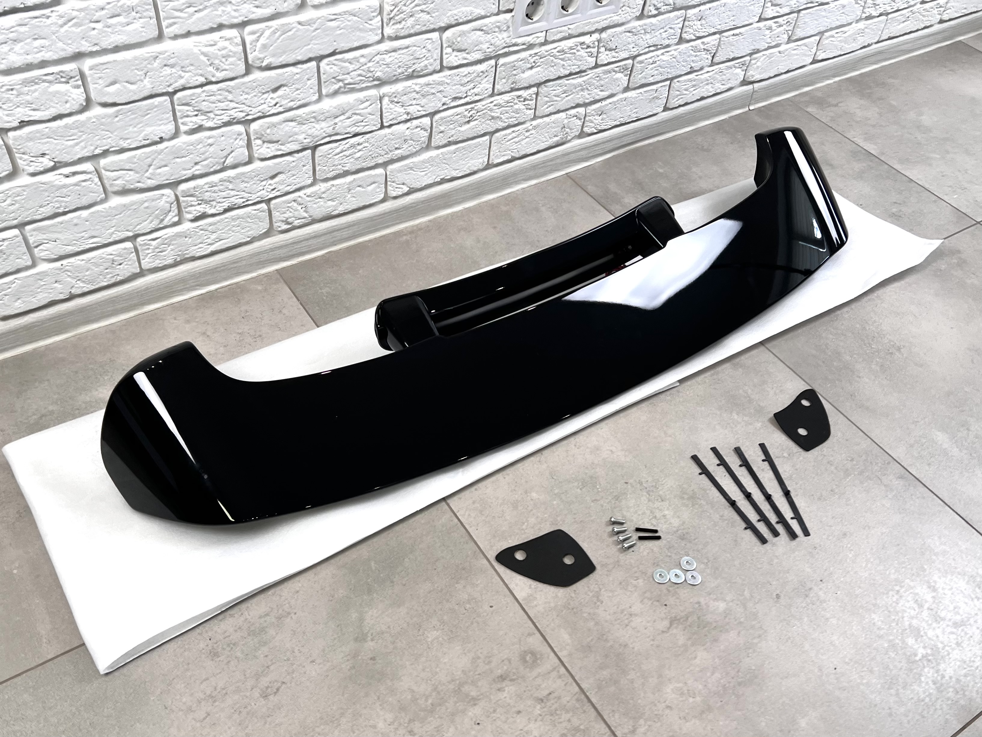 Спойлер козирок Toyota Land Cruiser 100 / Lexus LX 470 1998-2007 ABS пластик колір чорний 4