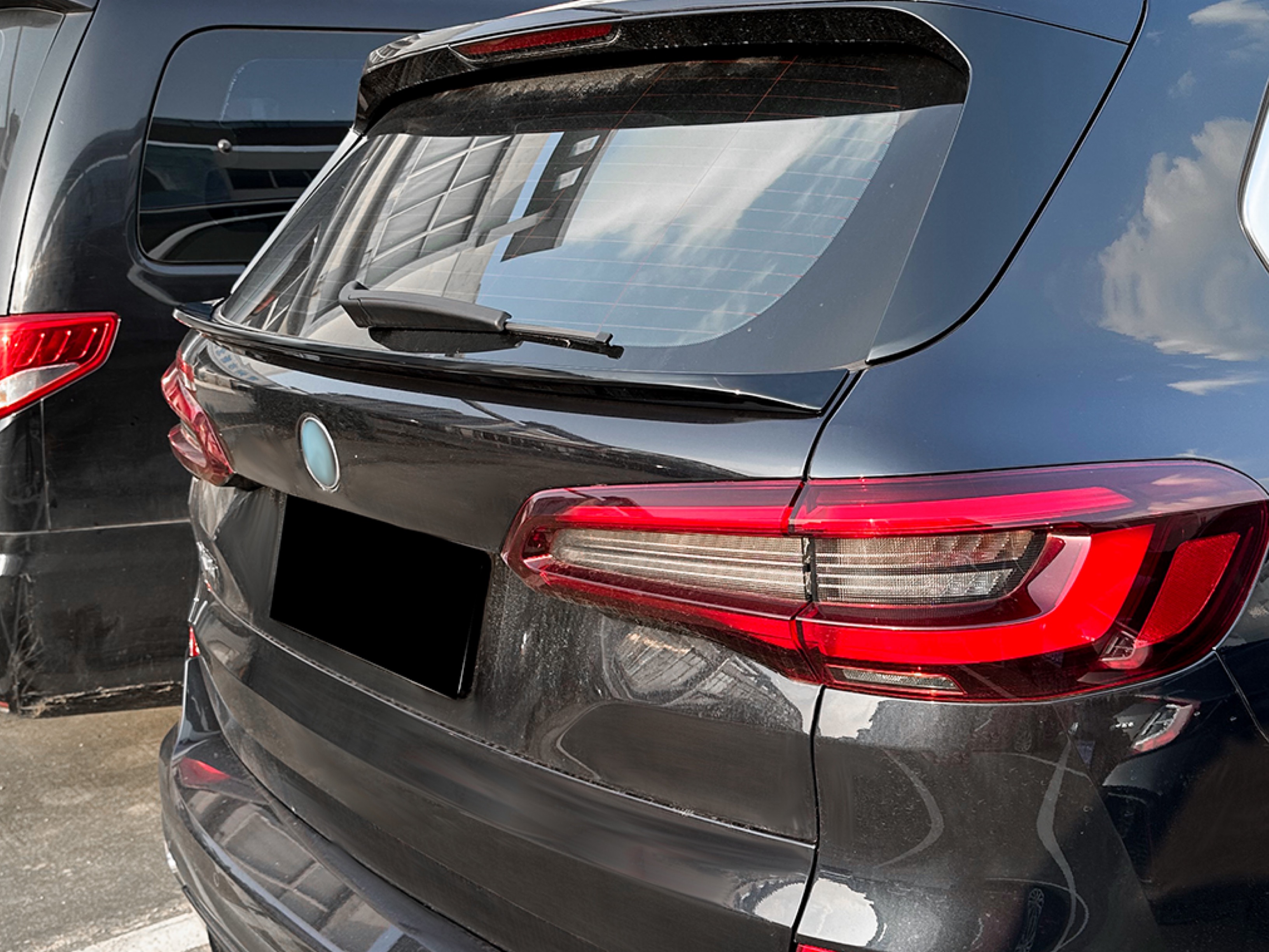 Спойлер під скло (нижній) BMW X5 G05 2018+ ABS пластик колір, чорний глянець 2