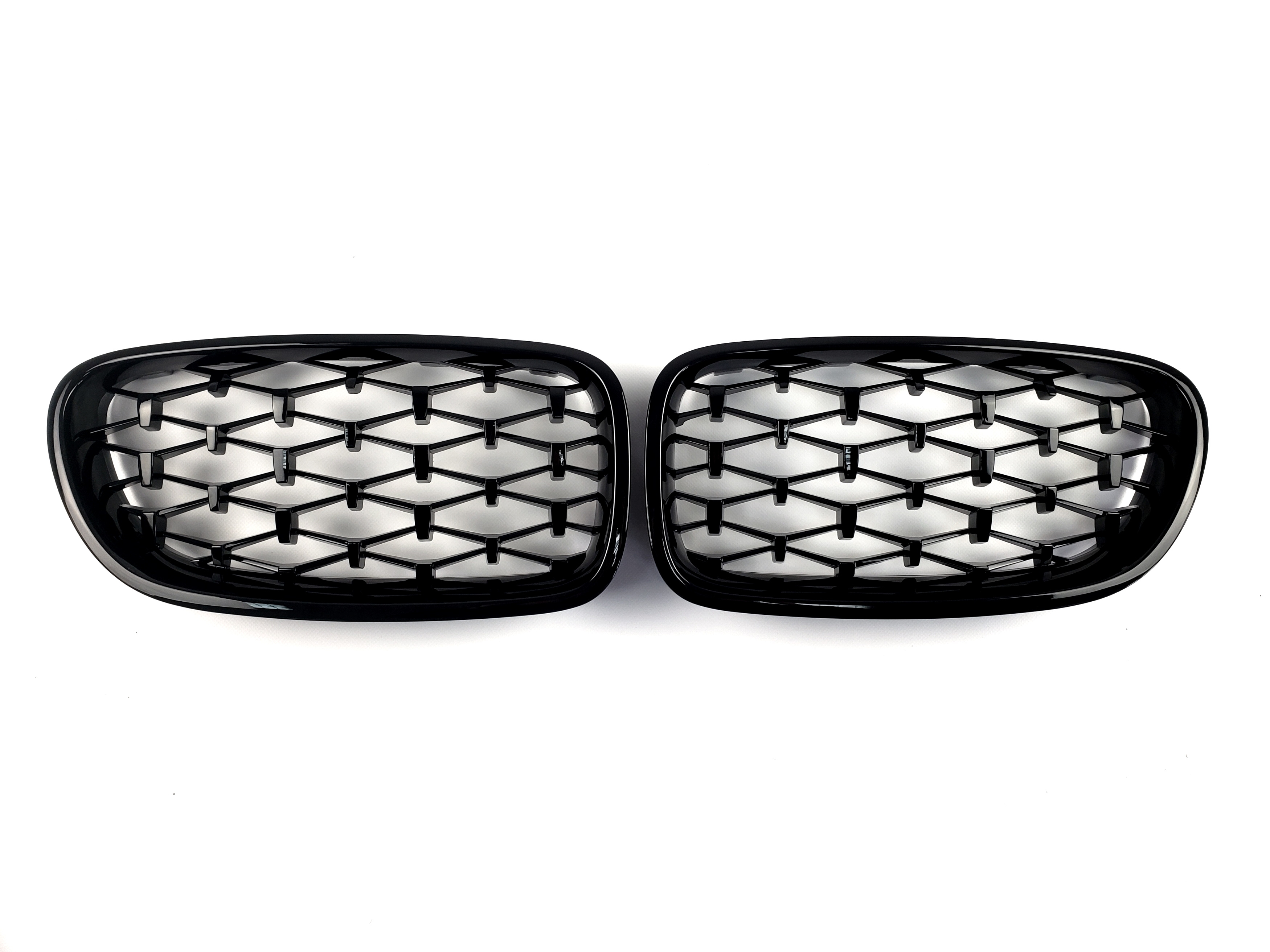 Ніздрі Diamond All Black на BMW 5 Series F10 / F11 2010-2017 року