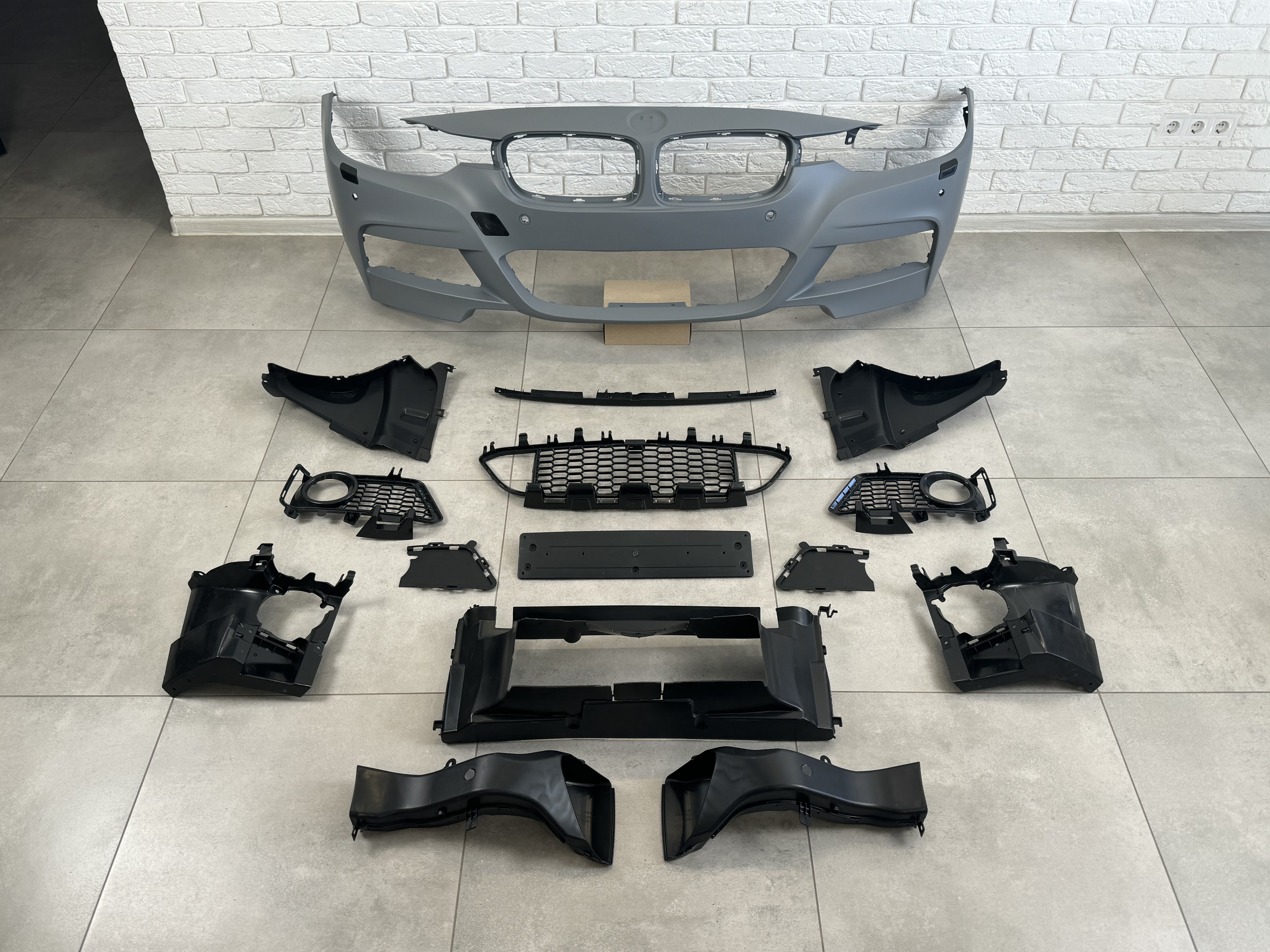 Передній бампер M Paket BMW 3 Series F30 F31 2012-2018 (під омивачі / з отворами під парктроніки) 3