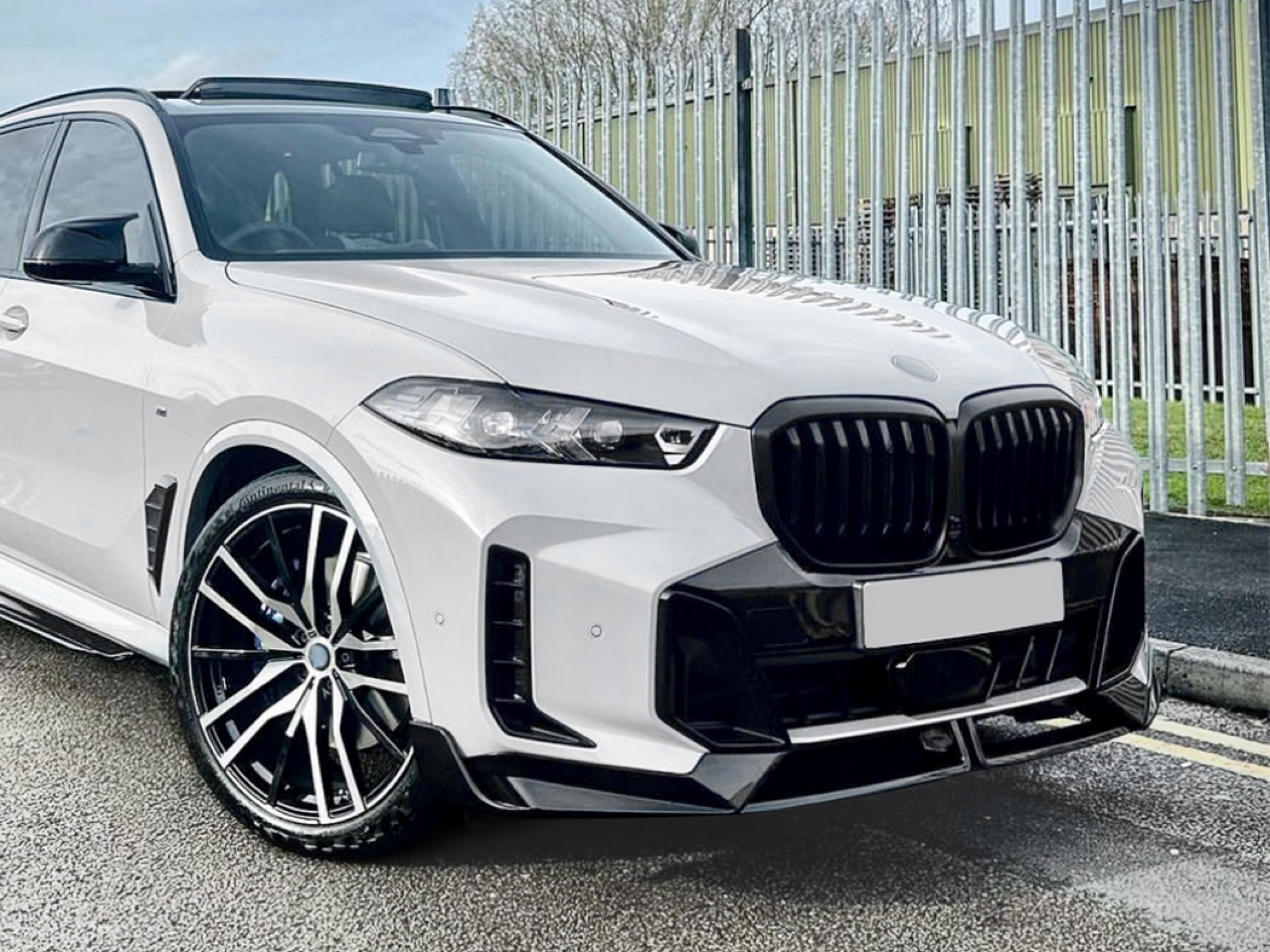 Спідниця переднього бампера M-Perfomance для BMW X5 G05 LCI 2022+ ABS пластик, чорний глянець 3