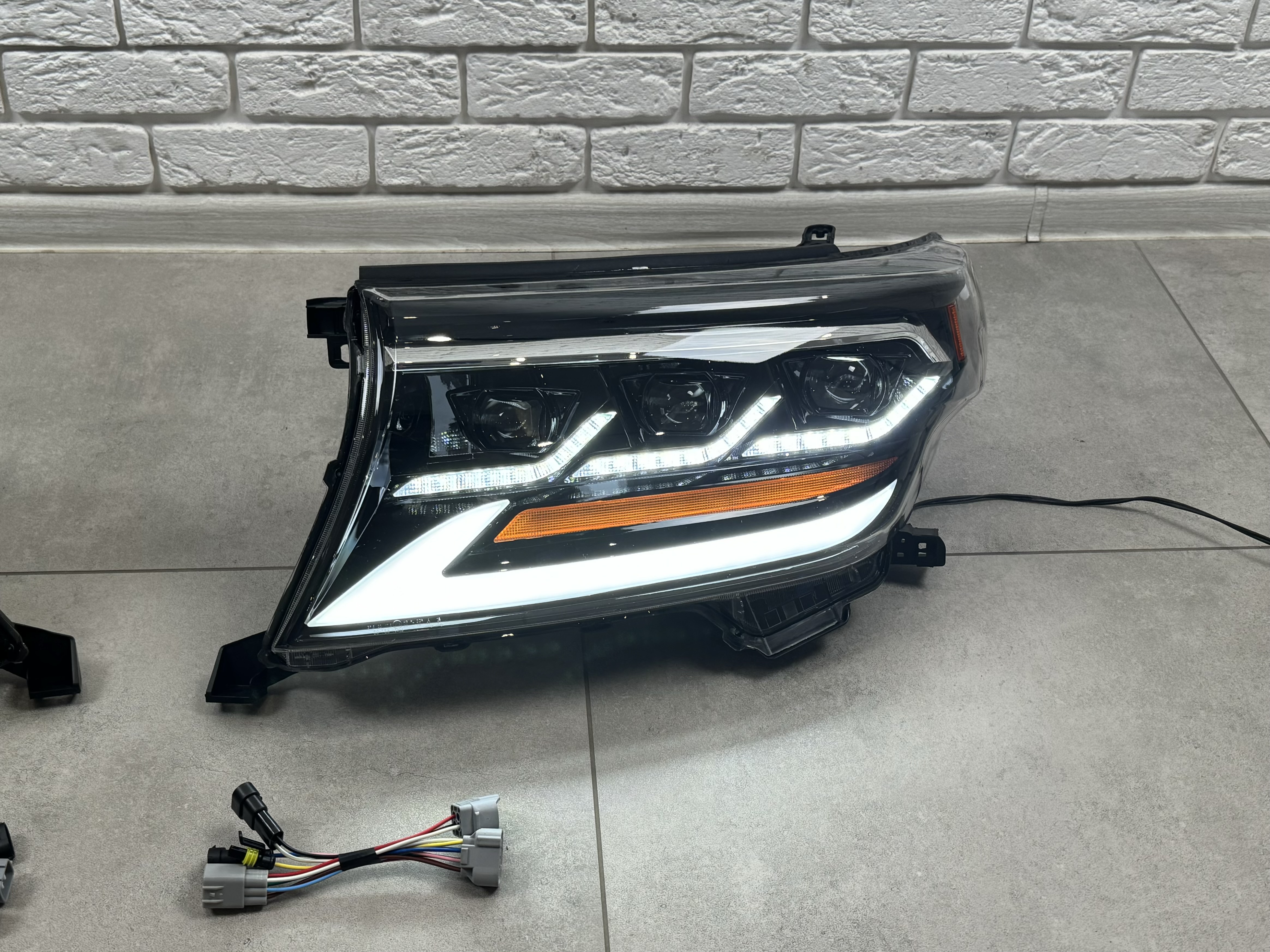 Фари Full LED 3 лінзи Toyota Land Cruiser 200 2007-2015 5