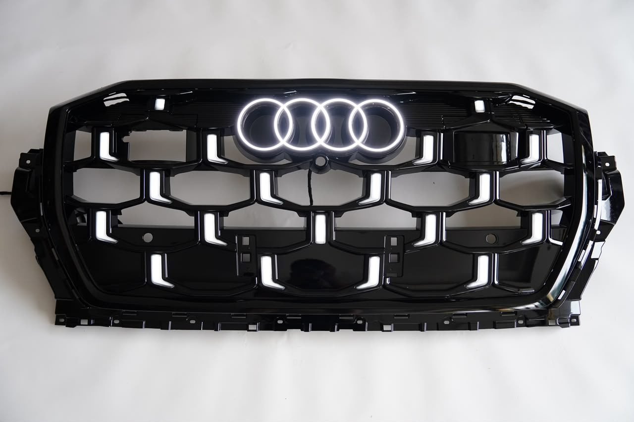 Передня решітка RSQ-Style LED (2024-2026, чорний глянець) 2