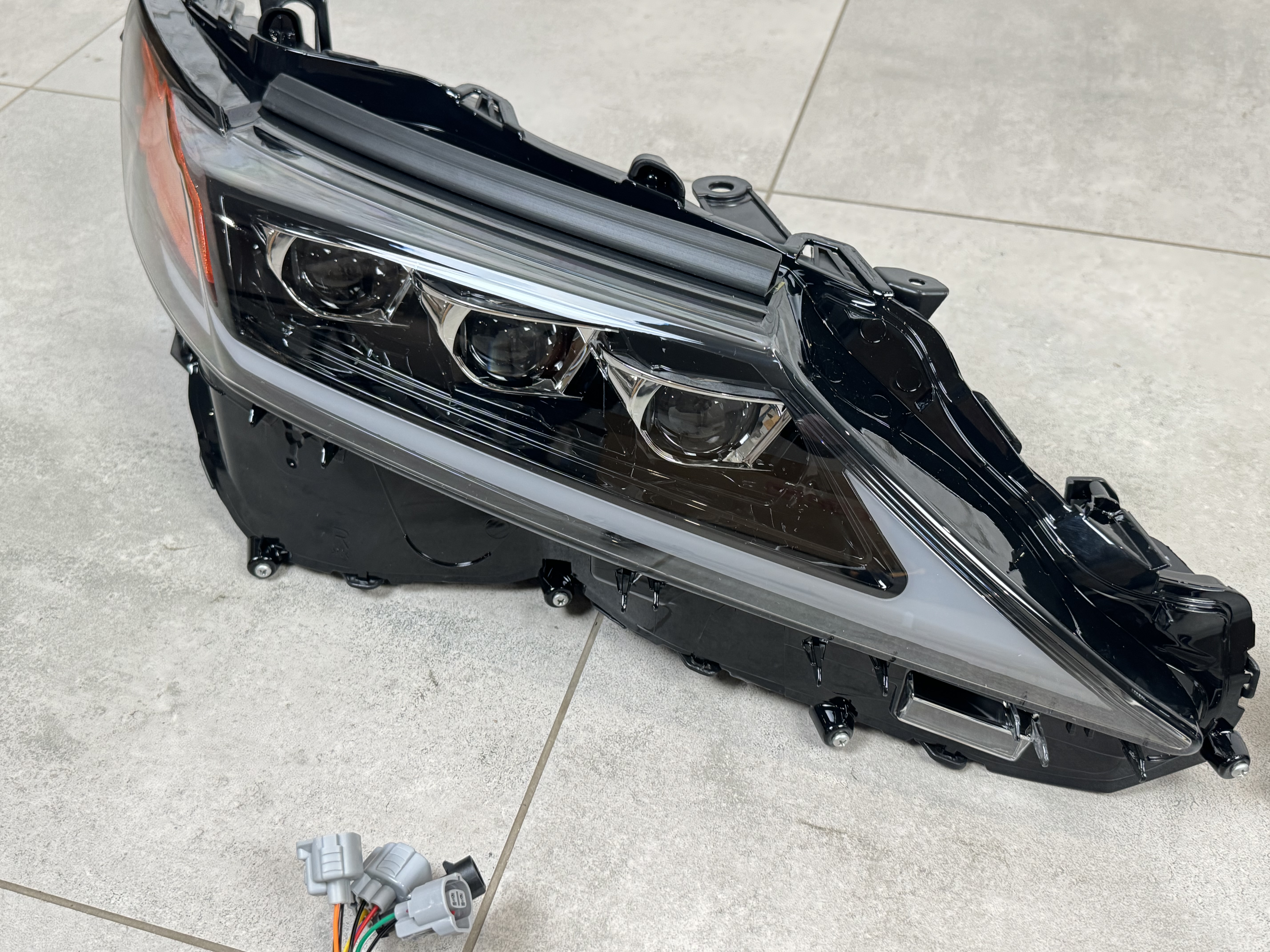 FULL LED фари 3 лінзи для Toyota Camry 70 USA 2017-2024 3