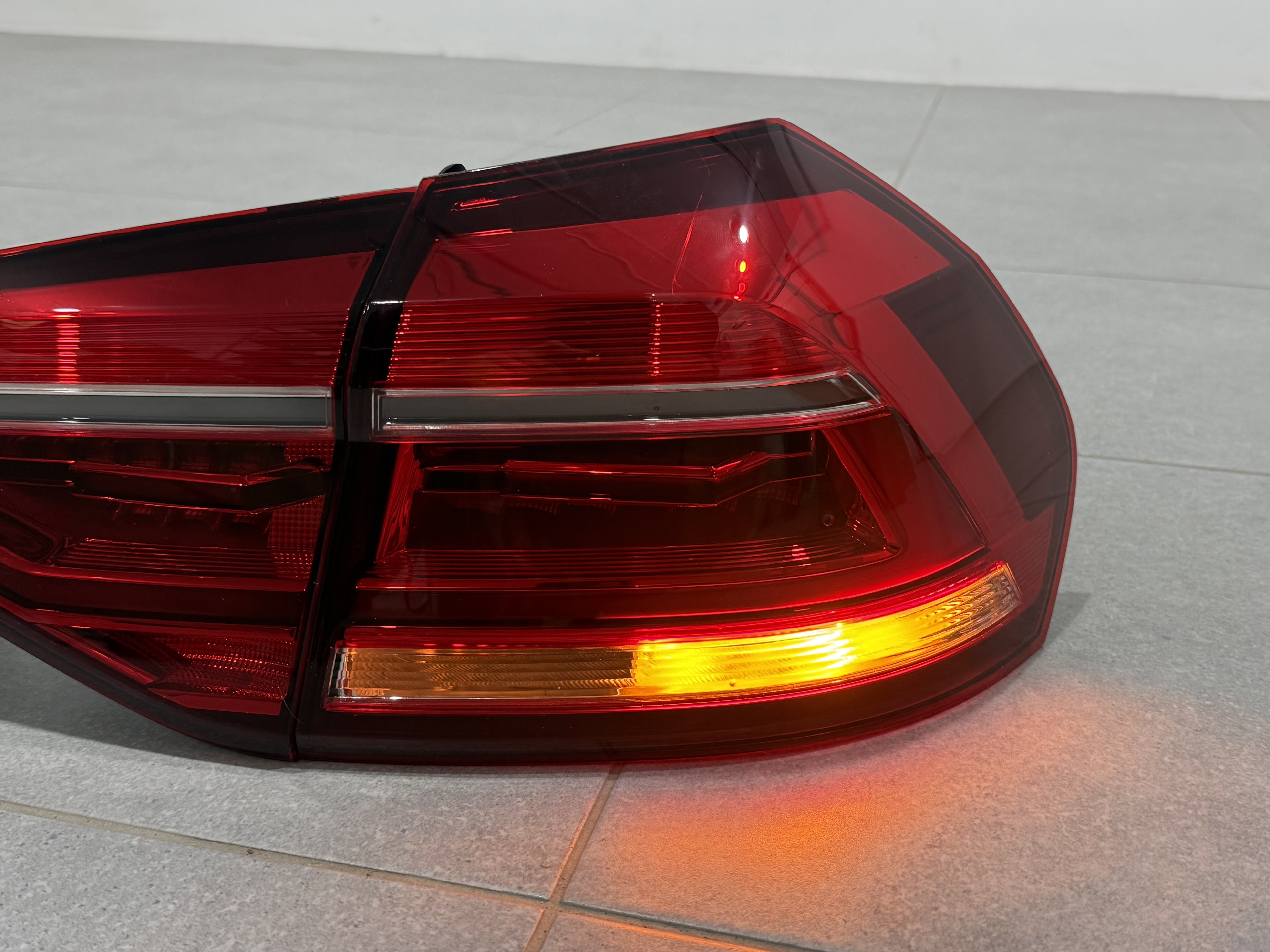 Задні LED ліхтарі Volkswagen Passat B8 USA 2015-2019 (ЖОВТИЙ ПОВОРОТНИК) 6