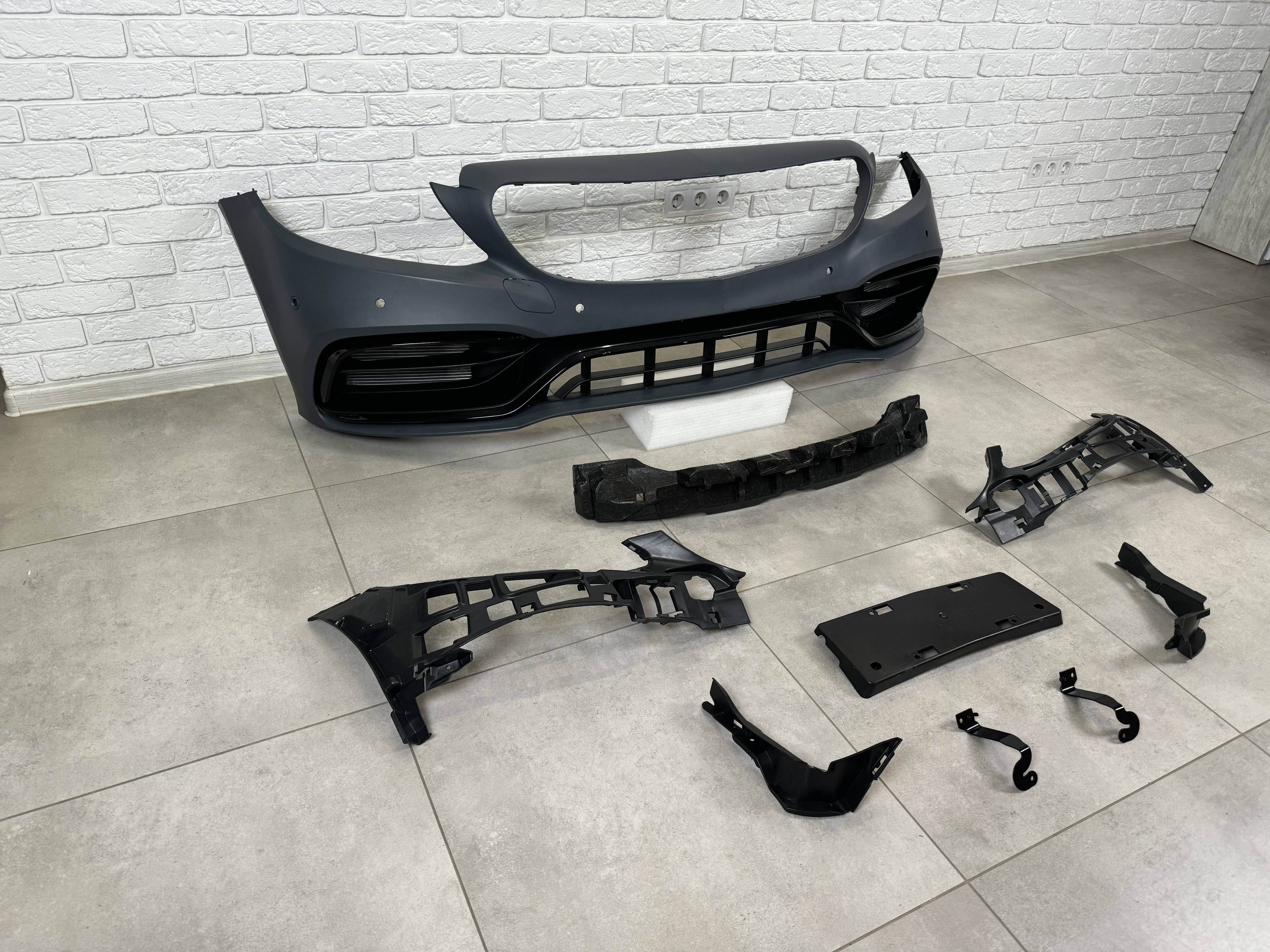 Бампер передній Mercedes C-class W205 у стилі C63 AMG рестайлінг 2019-2021 3