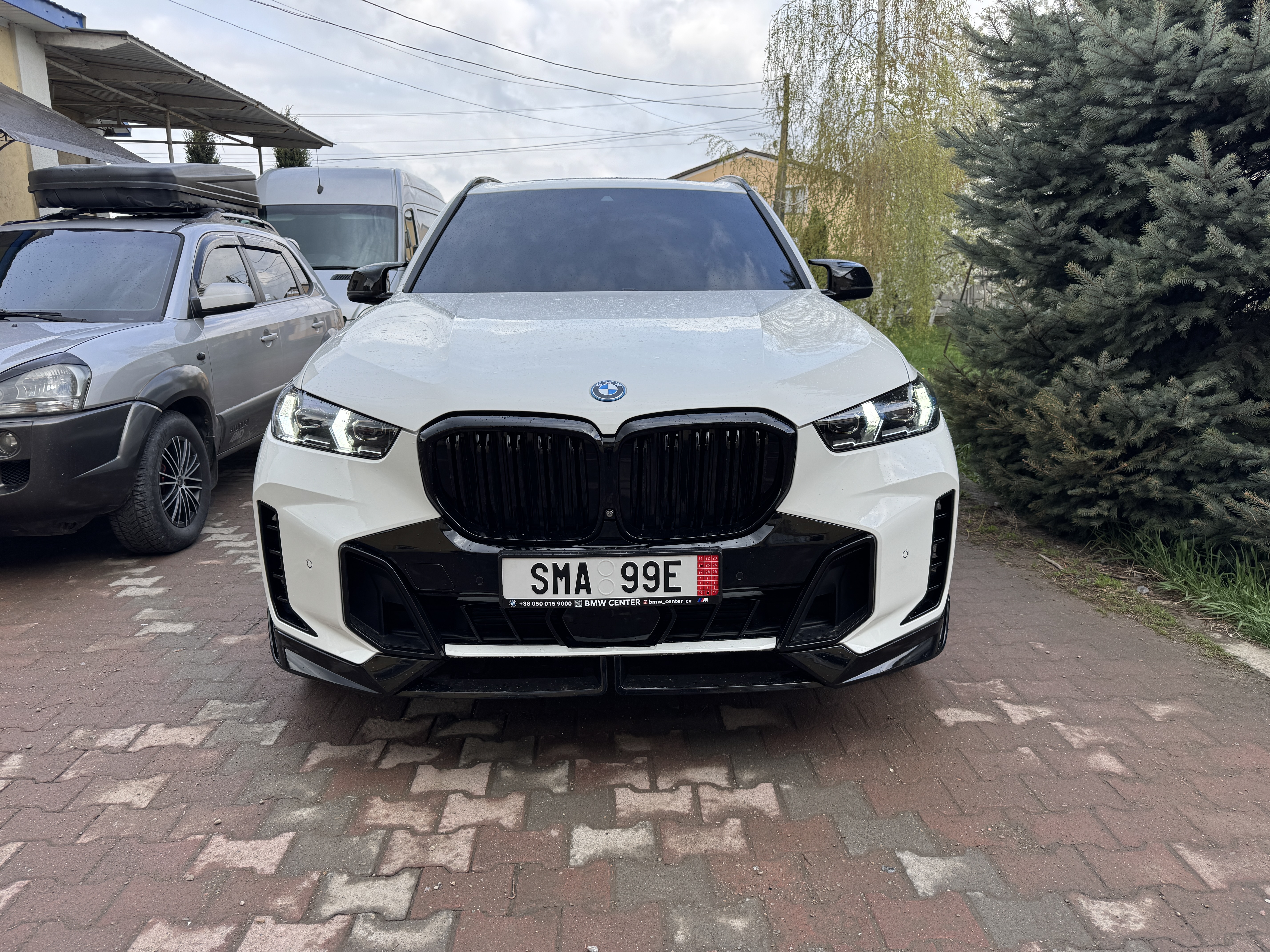 Губа (переднього бампера) Чорний глянець на BMW X5 G05 2023-2025 року 6