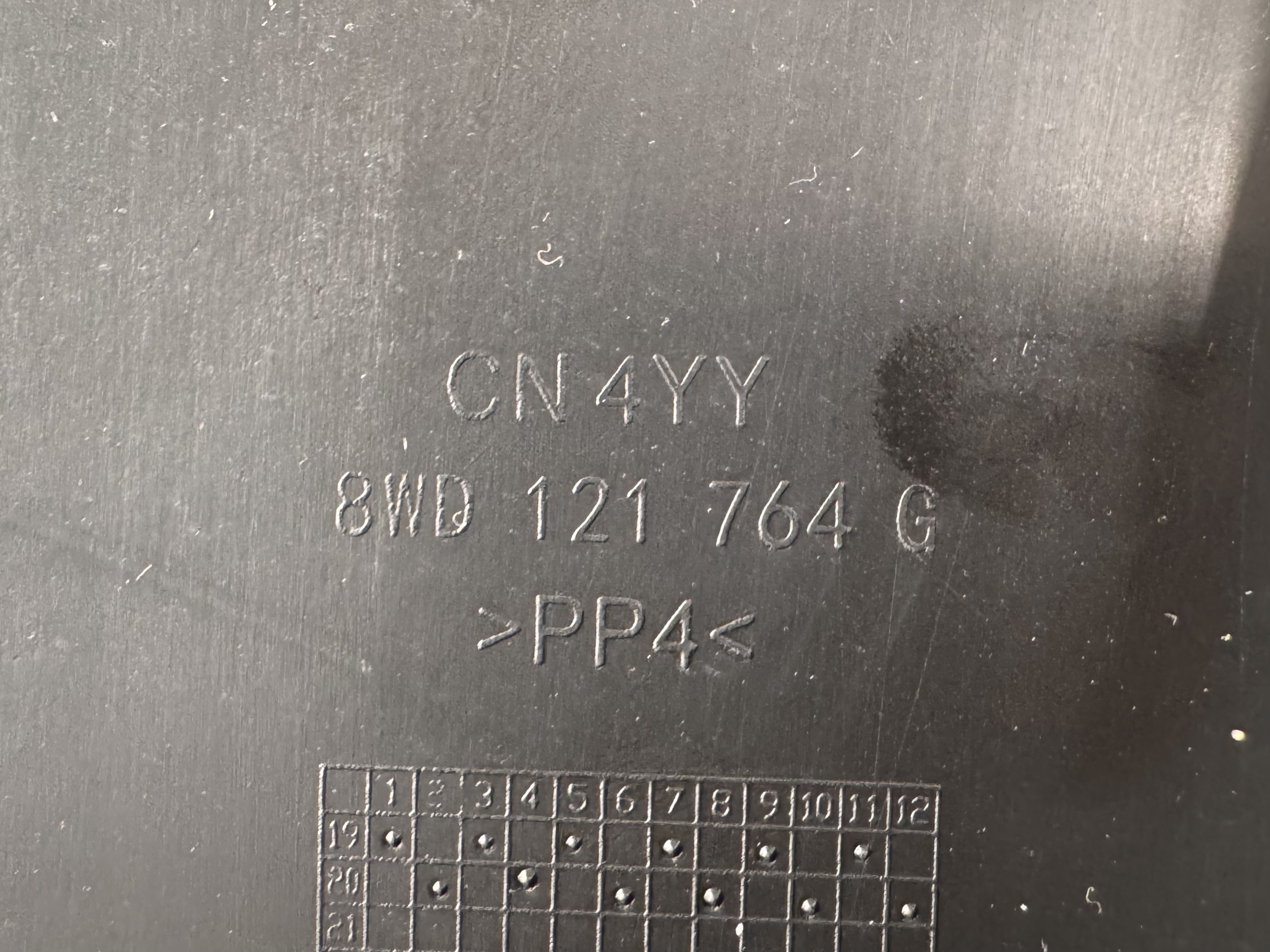 Дефлектор бамперу правий 8WD 121 764 G для Audi A4 B9 2020-2023 6