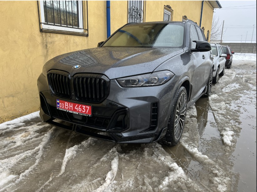 Губа (переднього бампера) Чорний глянець на BMW X5 G05 2023-2025 року 4