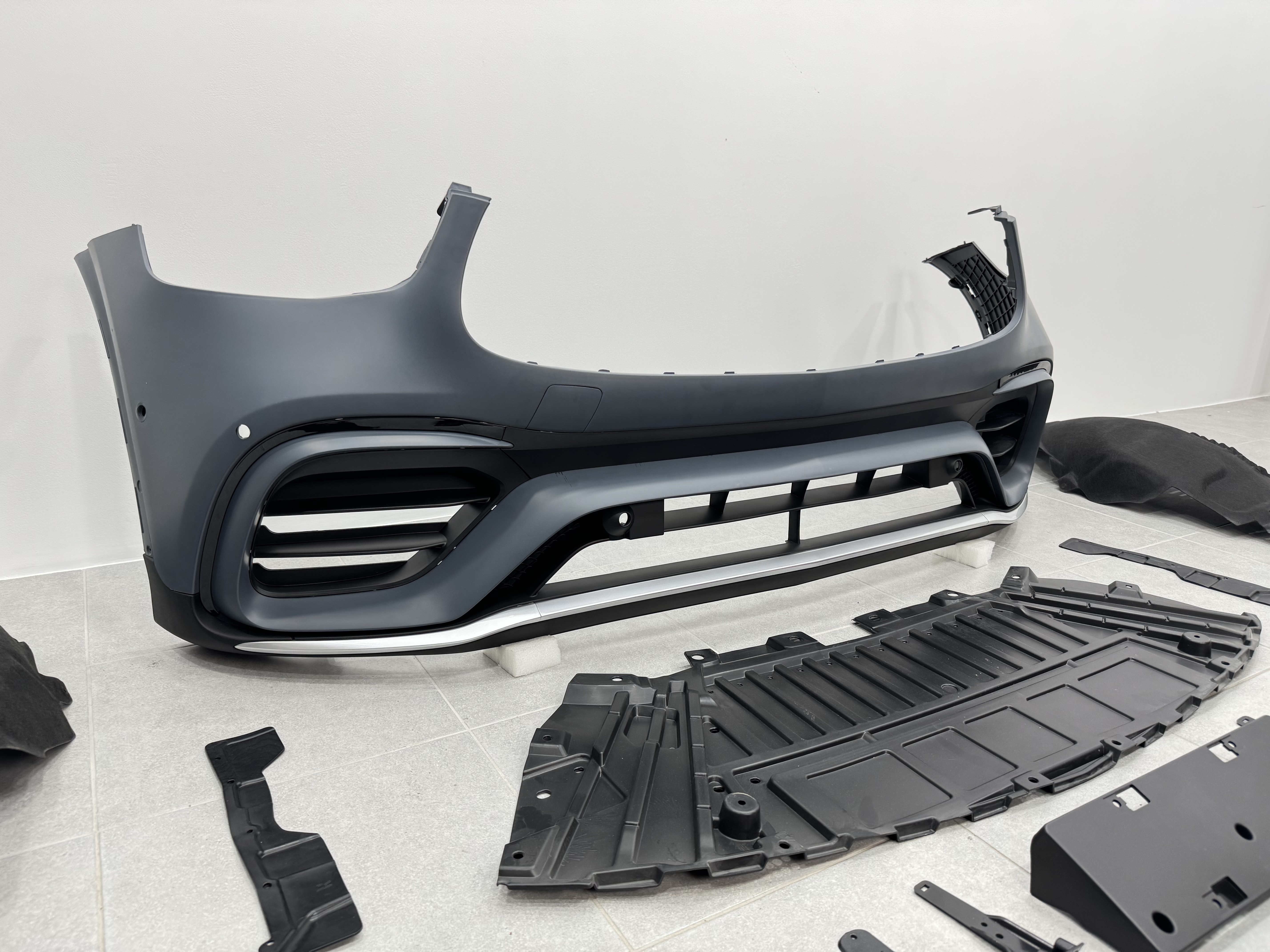 Рестайлінг комплект обвісу AMG GLC63 2020+ для Mercedes-Benz GLC class X253 2015-2019 5