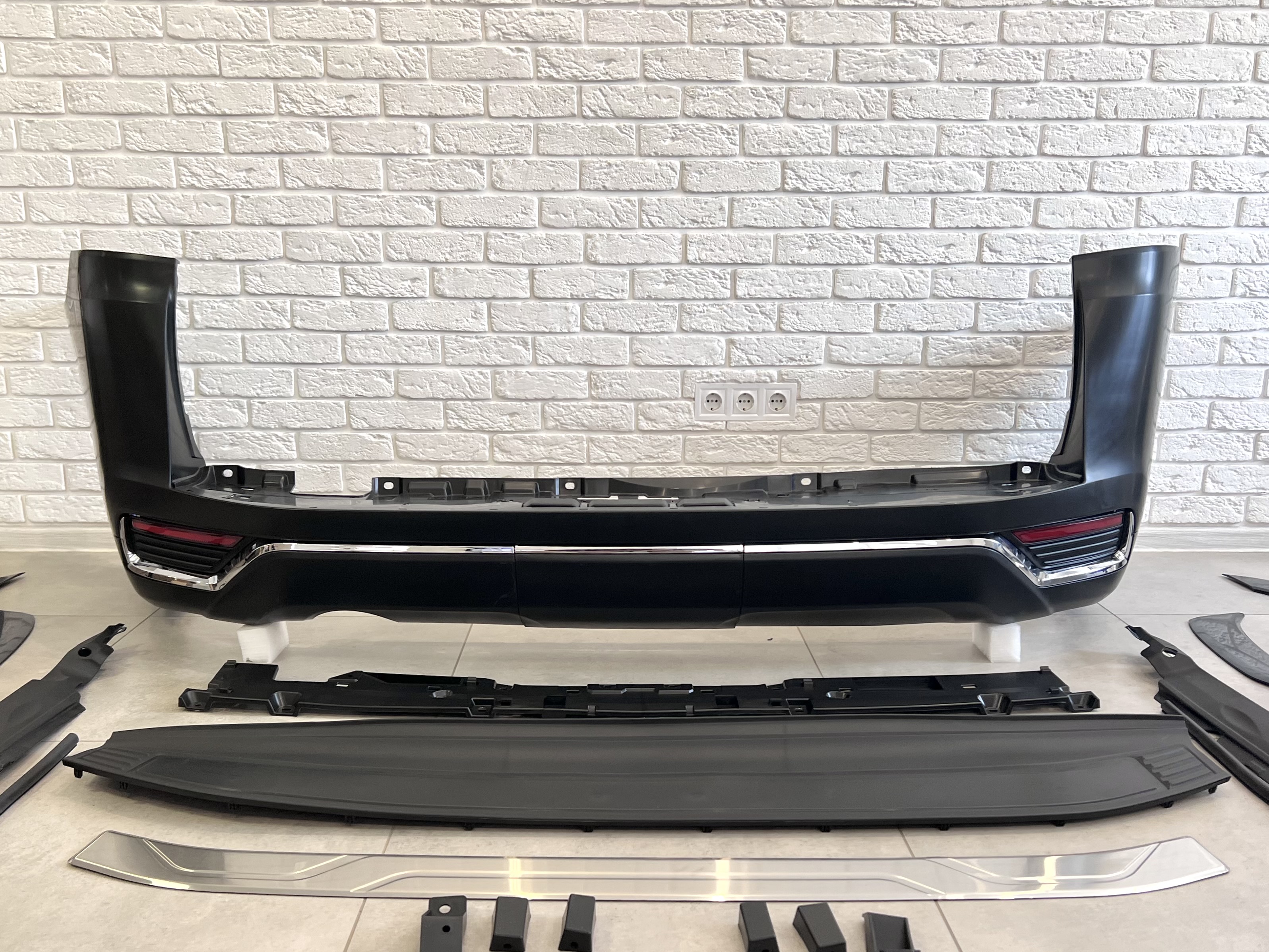 Комплект рестайлінгу Toyota Land Cruiser 200 2007-2015 в LC 300 GR style 6