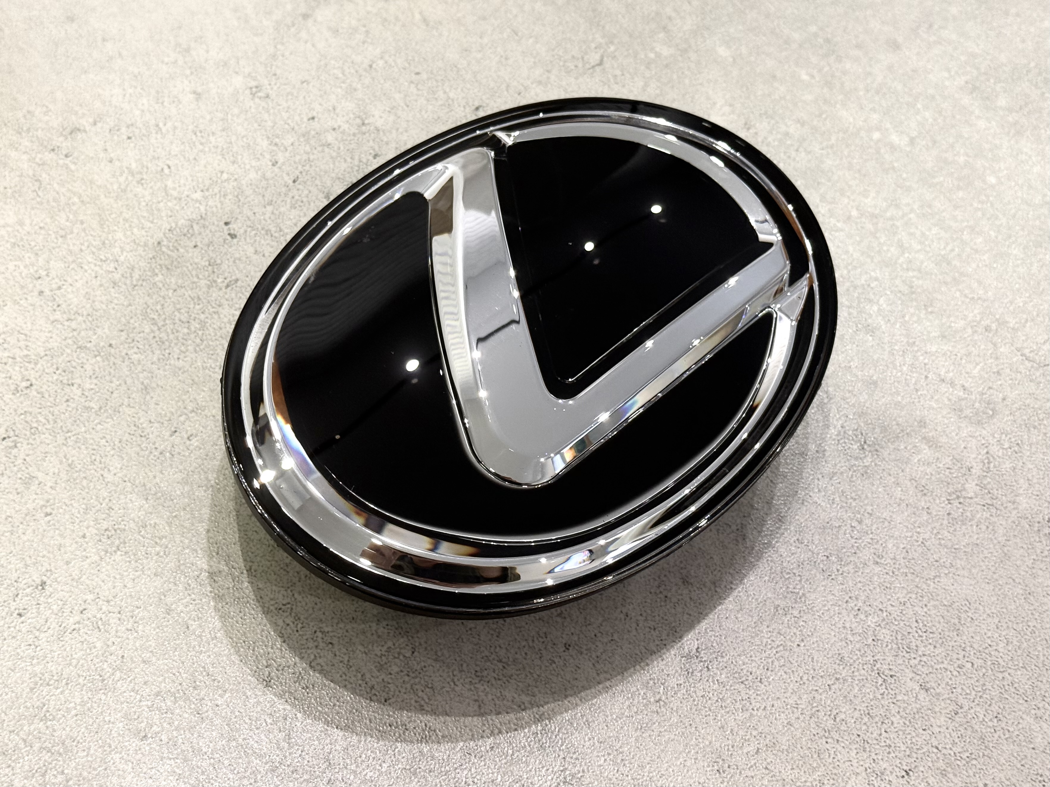 Емблема під склом 5314160090 Lexus LX 570 2012-2015 / GX 460 2014-2019 175ММ 4