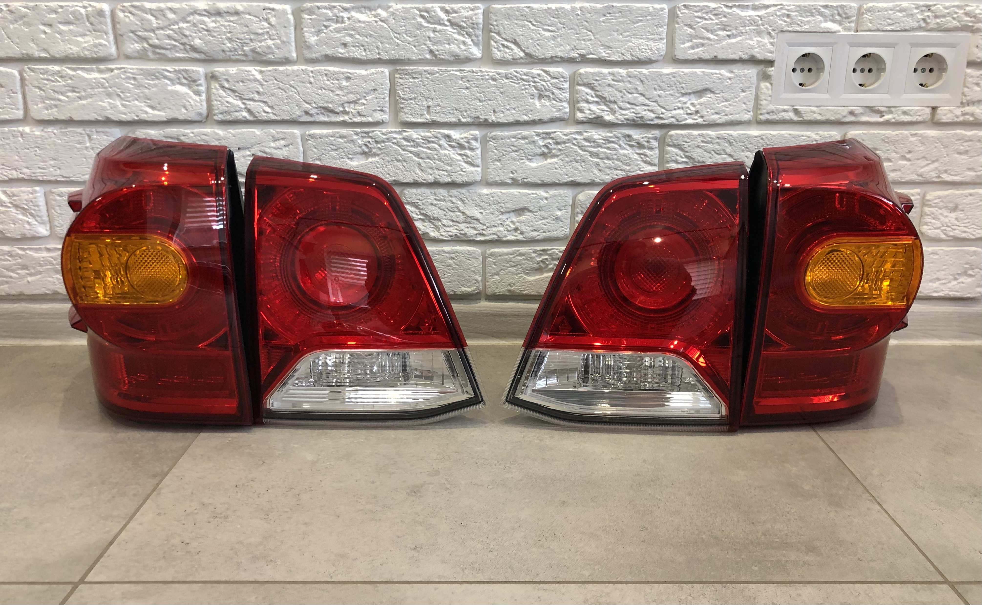 Задні ліхтарі Toyota Land Cruiser 200 2007-2015 у стилі рестайлінг 2012- 2