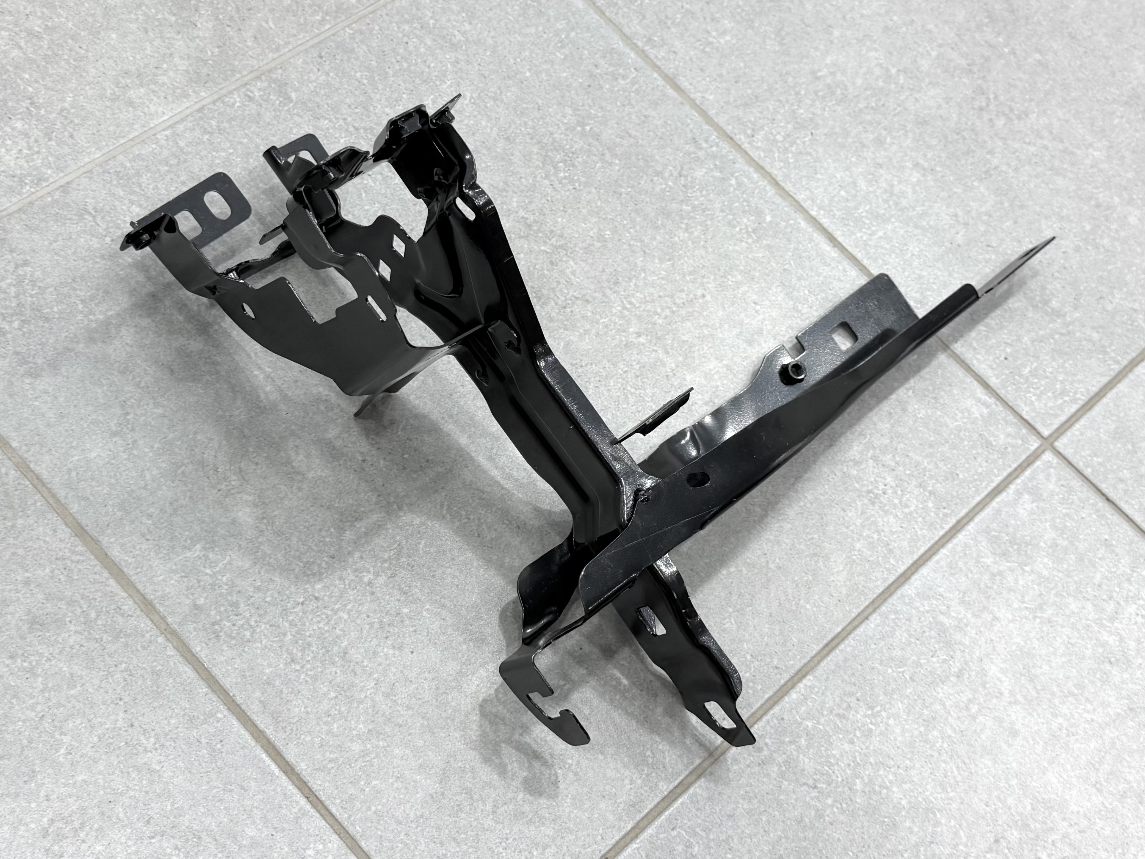 Кронштейн лівого окуляра 51647422293 для BMW 3 series G20 G21 4