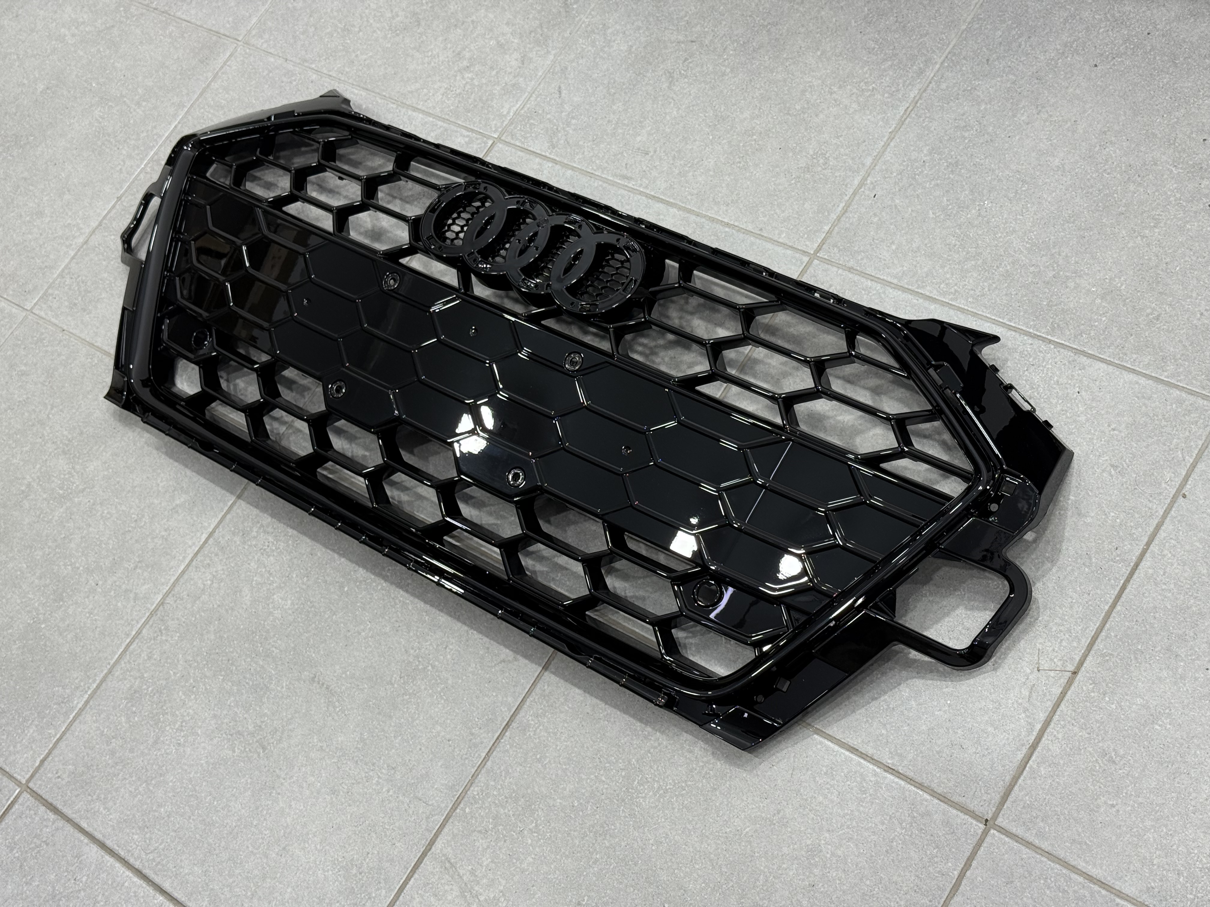 Решітка радіатора S-Line для Audi A4 B9 2020-2023, колір чорний 3