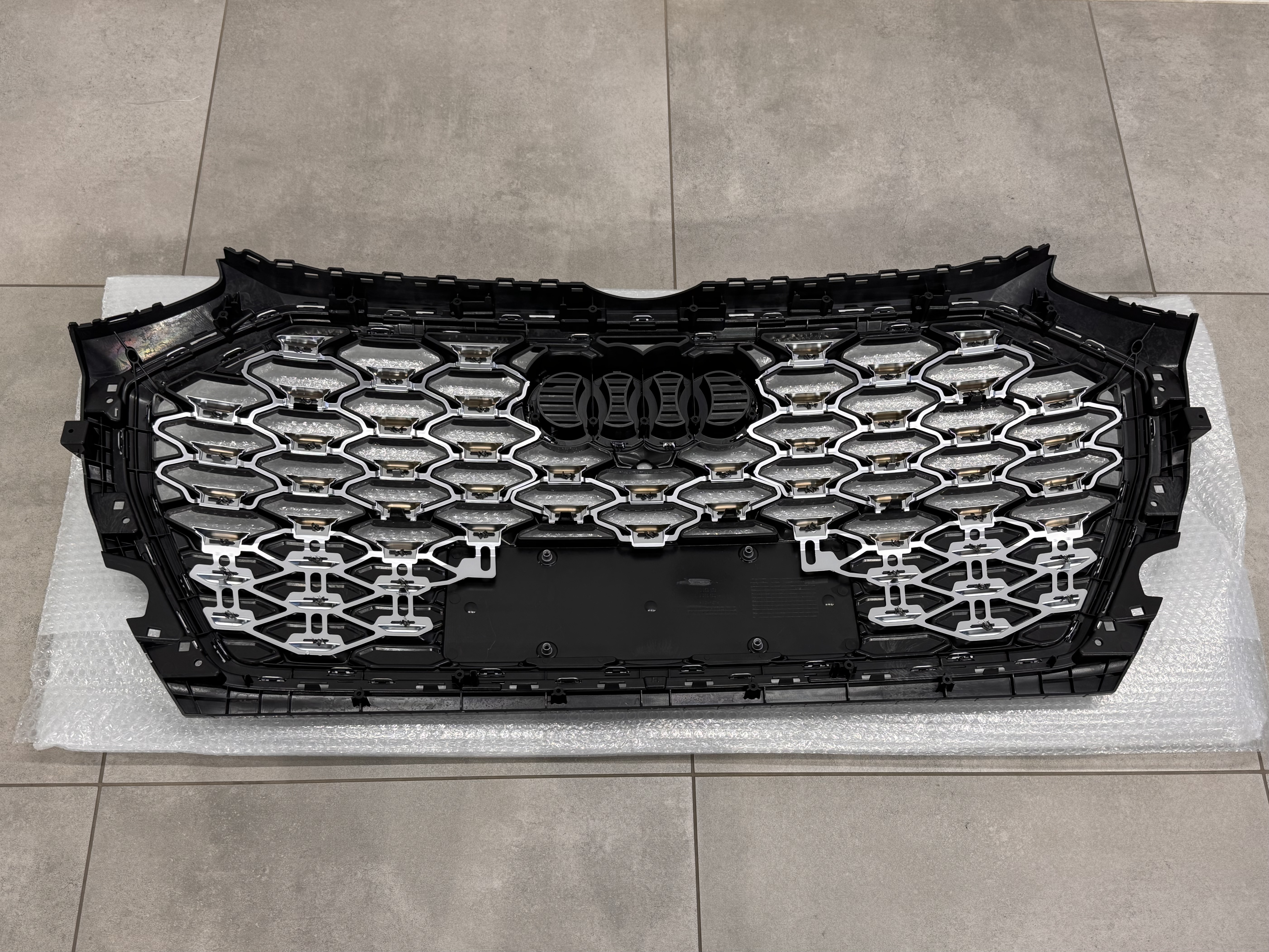 Решітка радіатора для Audi Q5 Sportback 2021-2024 чорна з хромом 80G 853 651 3Q7 5
