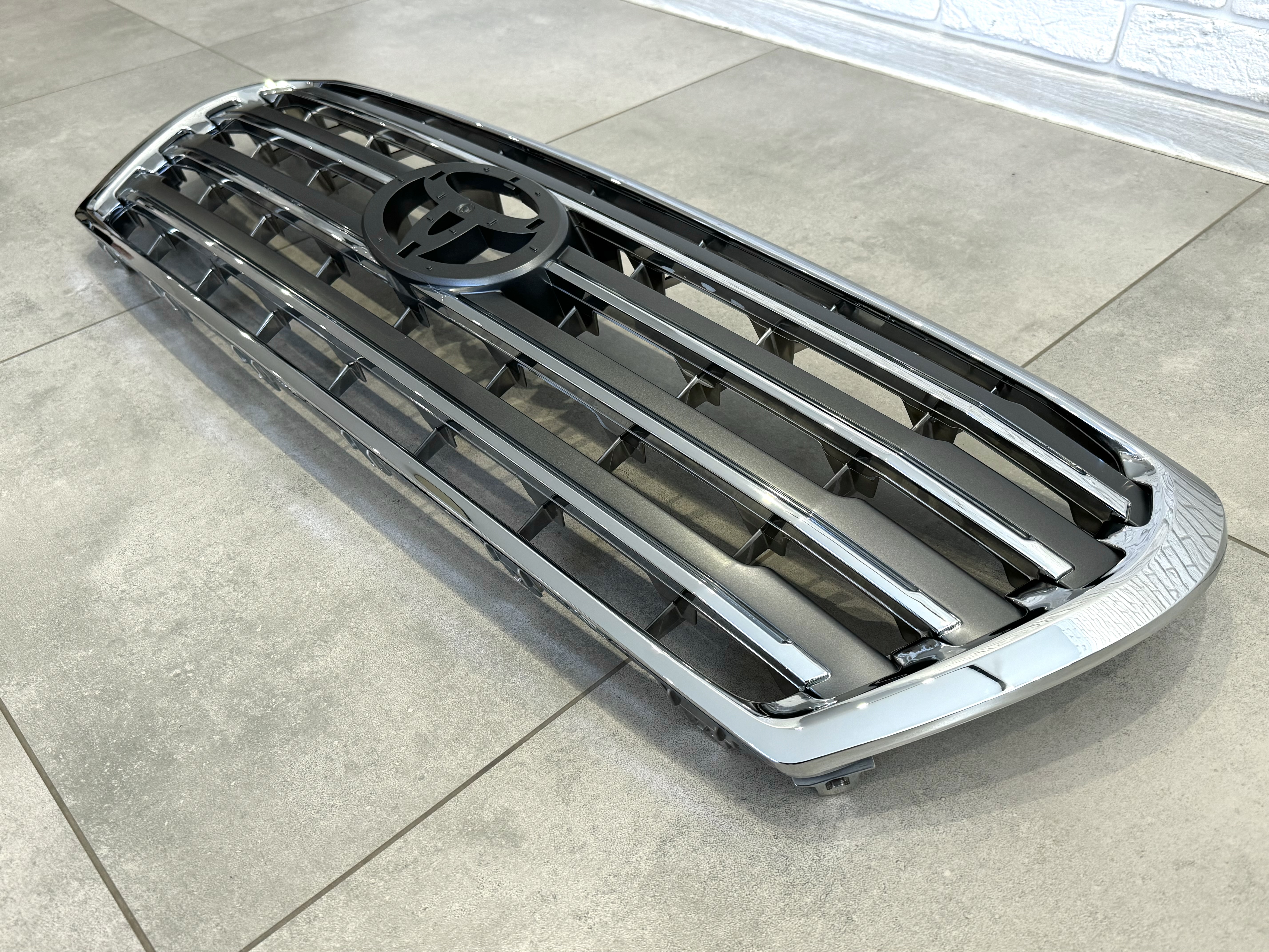 Решітка радіатора дизайн рестайлінг 2012 Toyota Land Cruiser 200 2007-2015 сіра 5