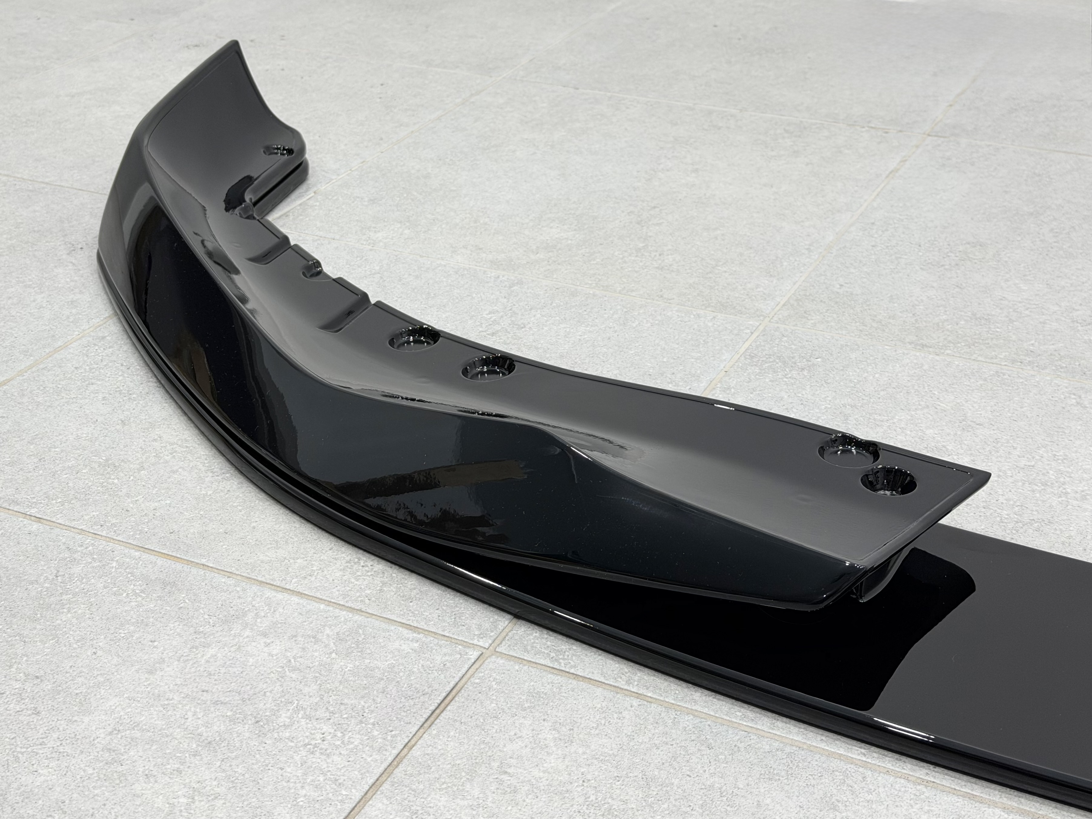 Накладка переднього бампера M-Performance стиль AC Schnitzer для BMW 5 series G30 G31 2016-2020 ABS пластик, чорний глянець 6