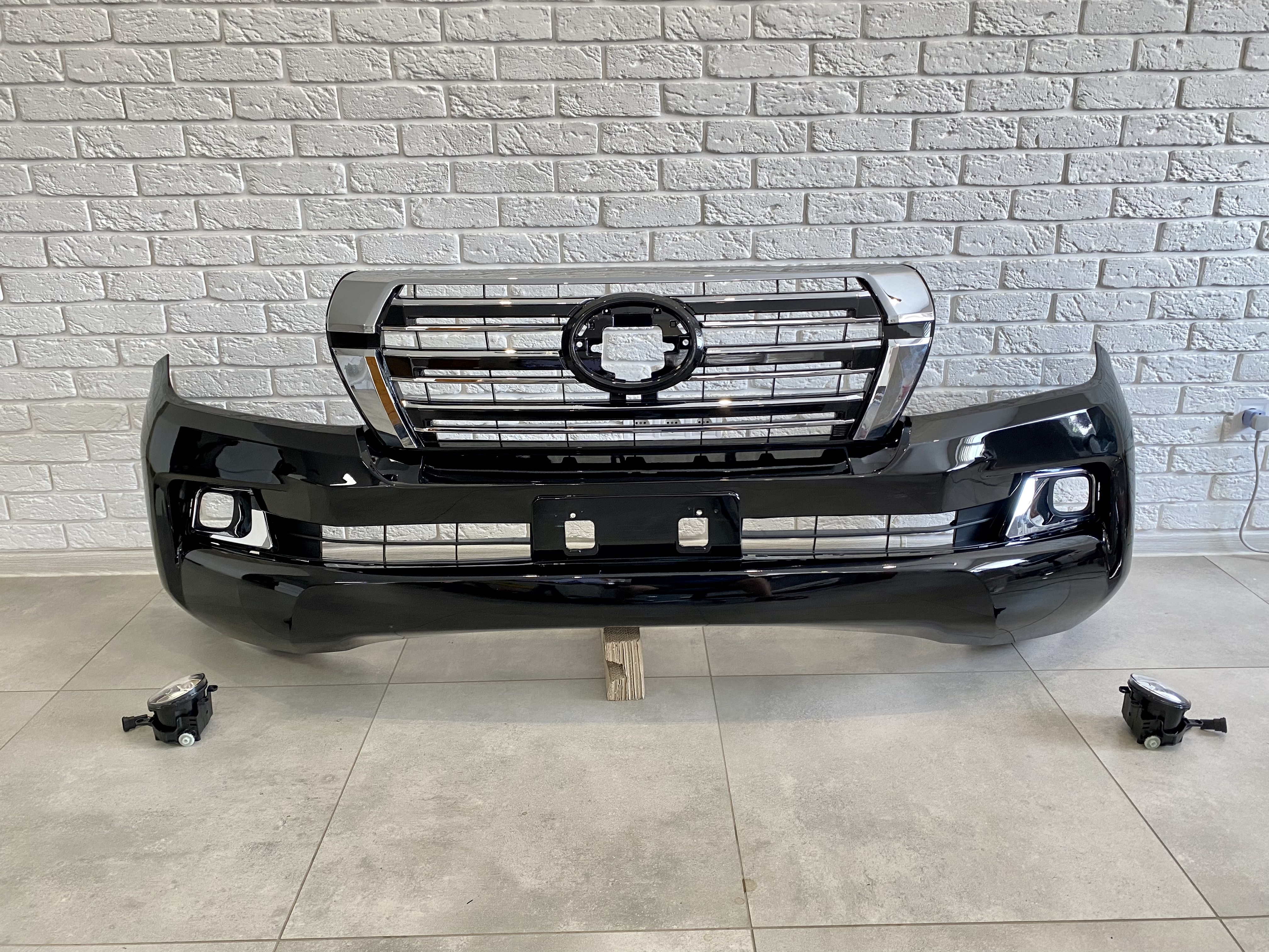 Бампер у зборі Toyota Land Cruiser 200 2007-2015 у стилі рестайлінг 2016+ колір чорний 202 2