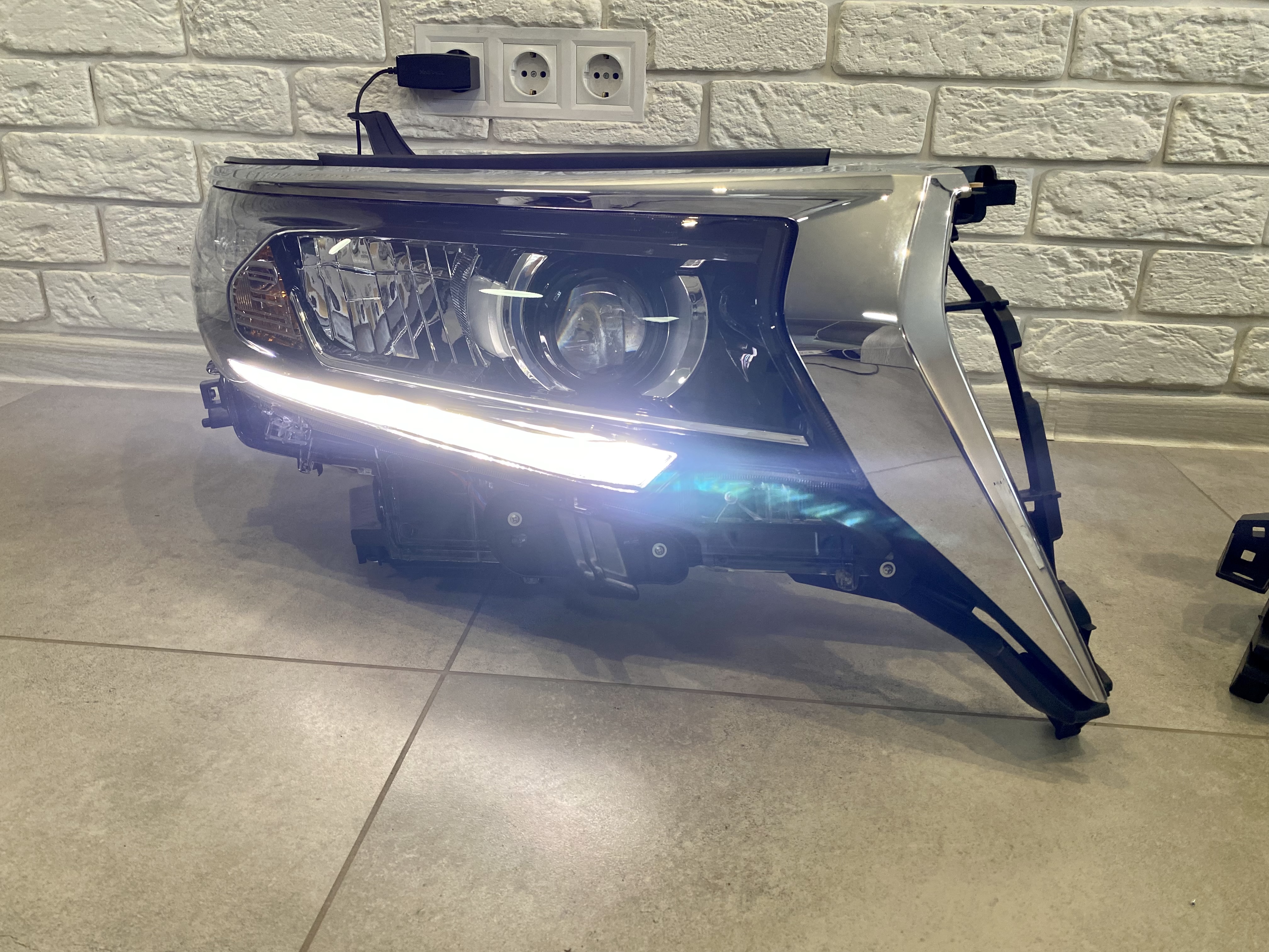 Фари Full Led Toyota Land Cruiser Prado 150 рестайлінг 2018+ (ліва+права) замість галогену, в комплекті з віями 5