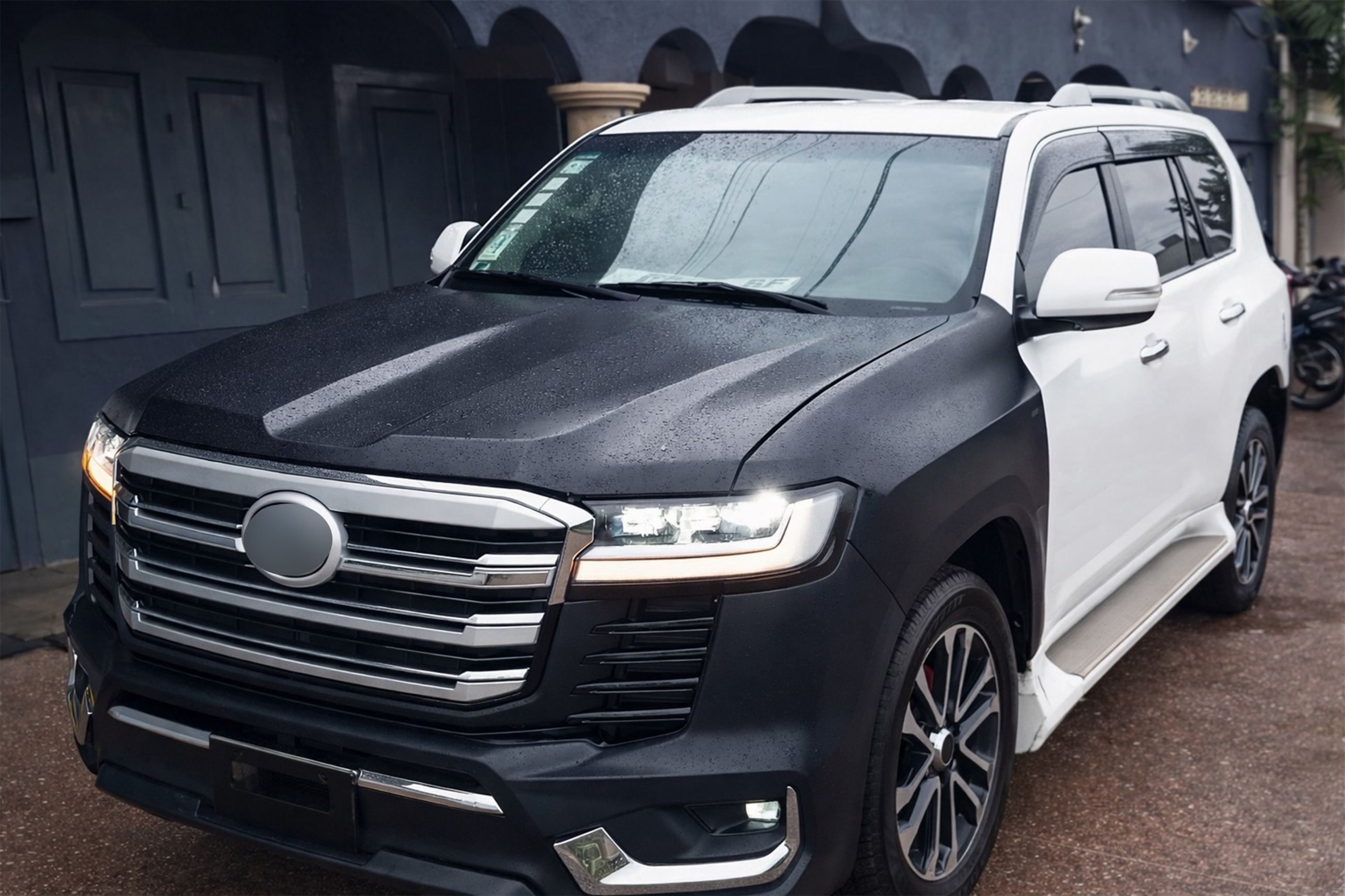 Комплект рестайлінгу на LC 300 2