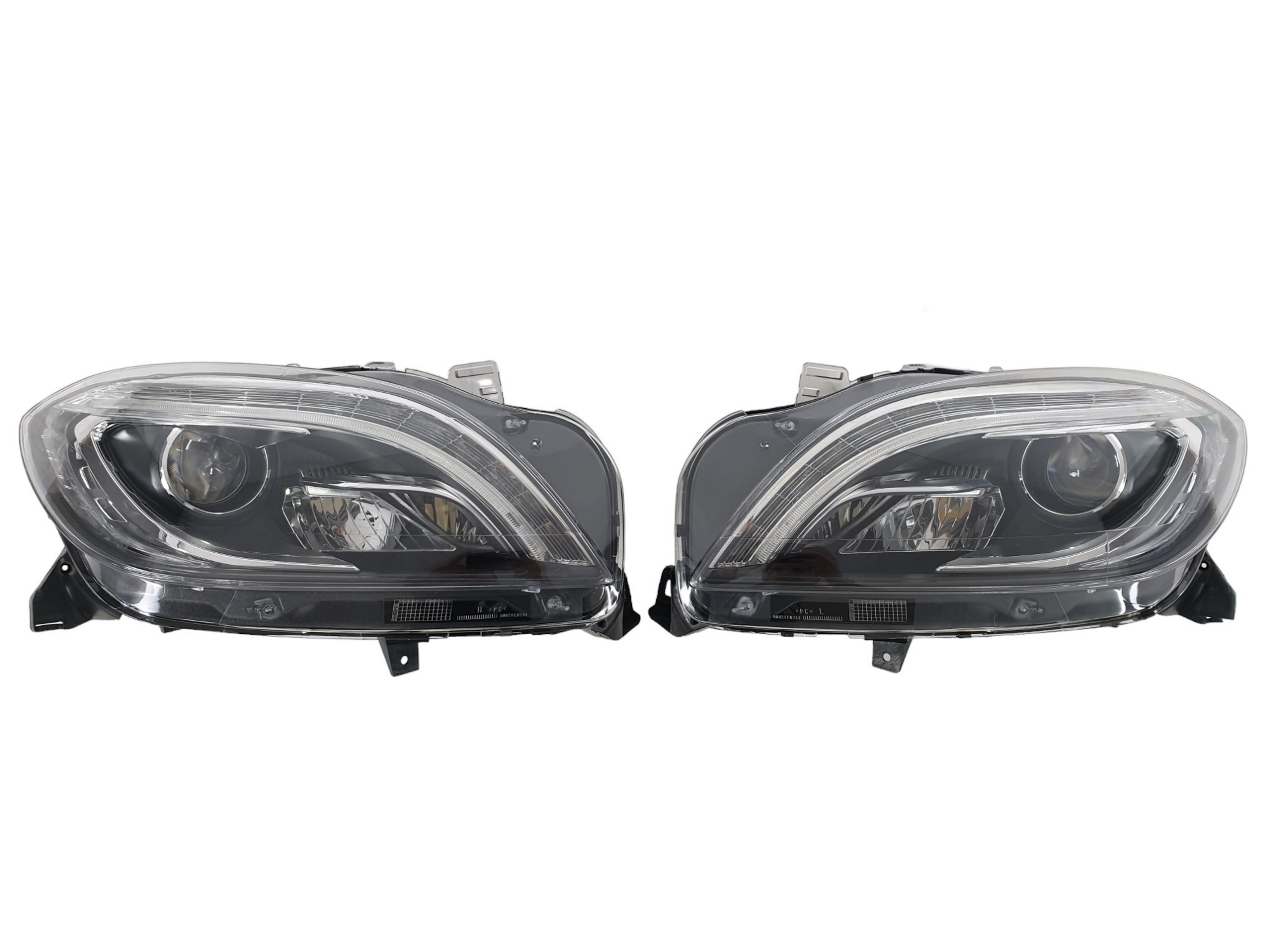 Передні фари (Bi-Xenon) комплектні V2 на Mercedes-Benz ML-Class W166 2011-2015 року