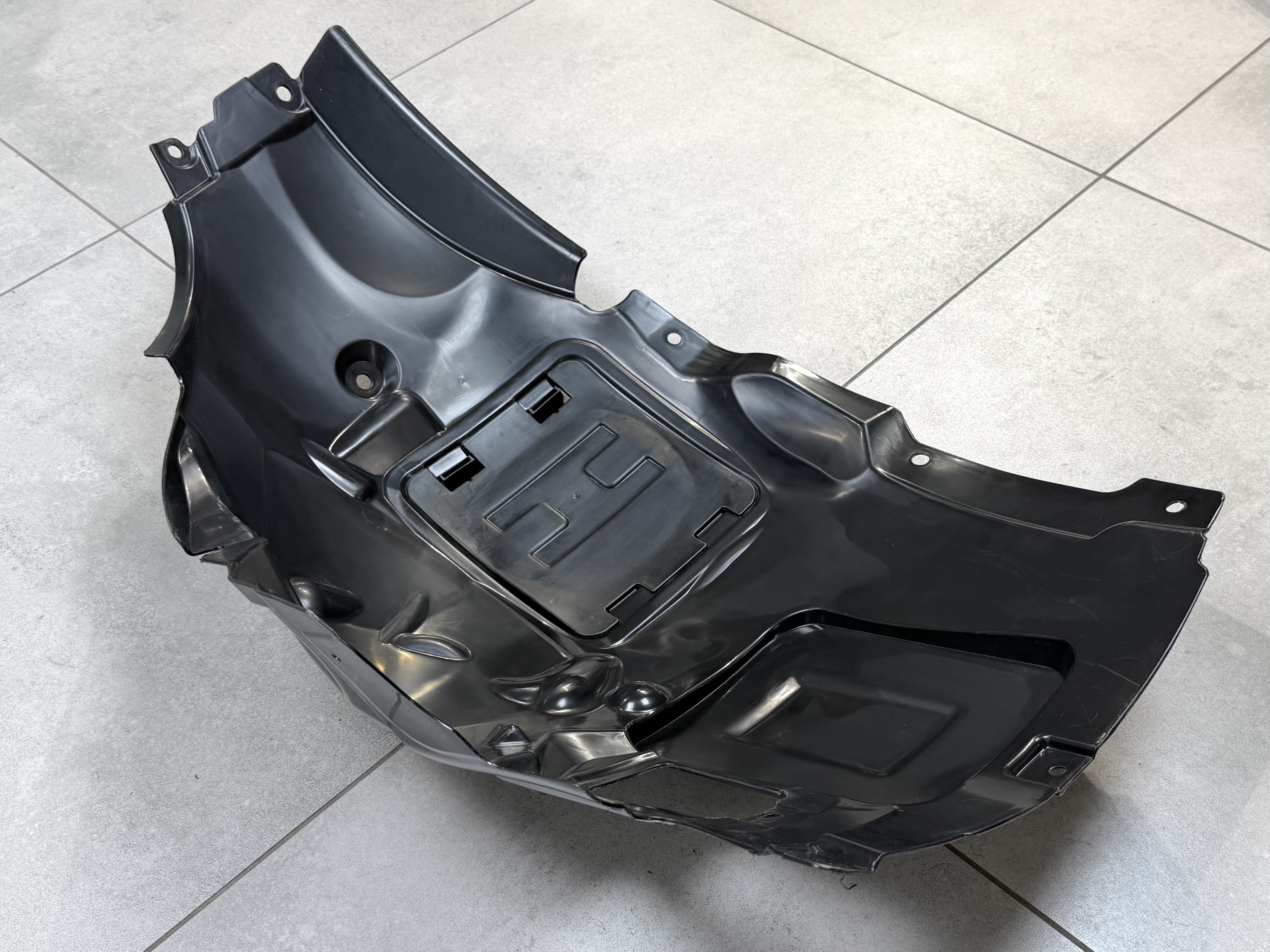 Підкрилок правий передній 51717260726 для BMW 3 series F30 F31 / 3 series GT F34 2