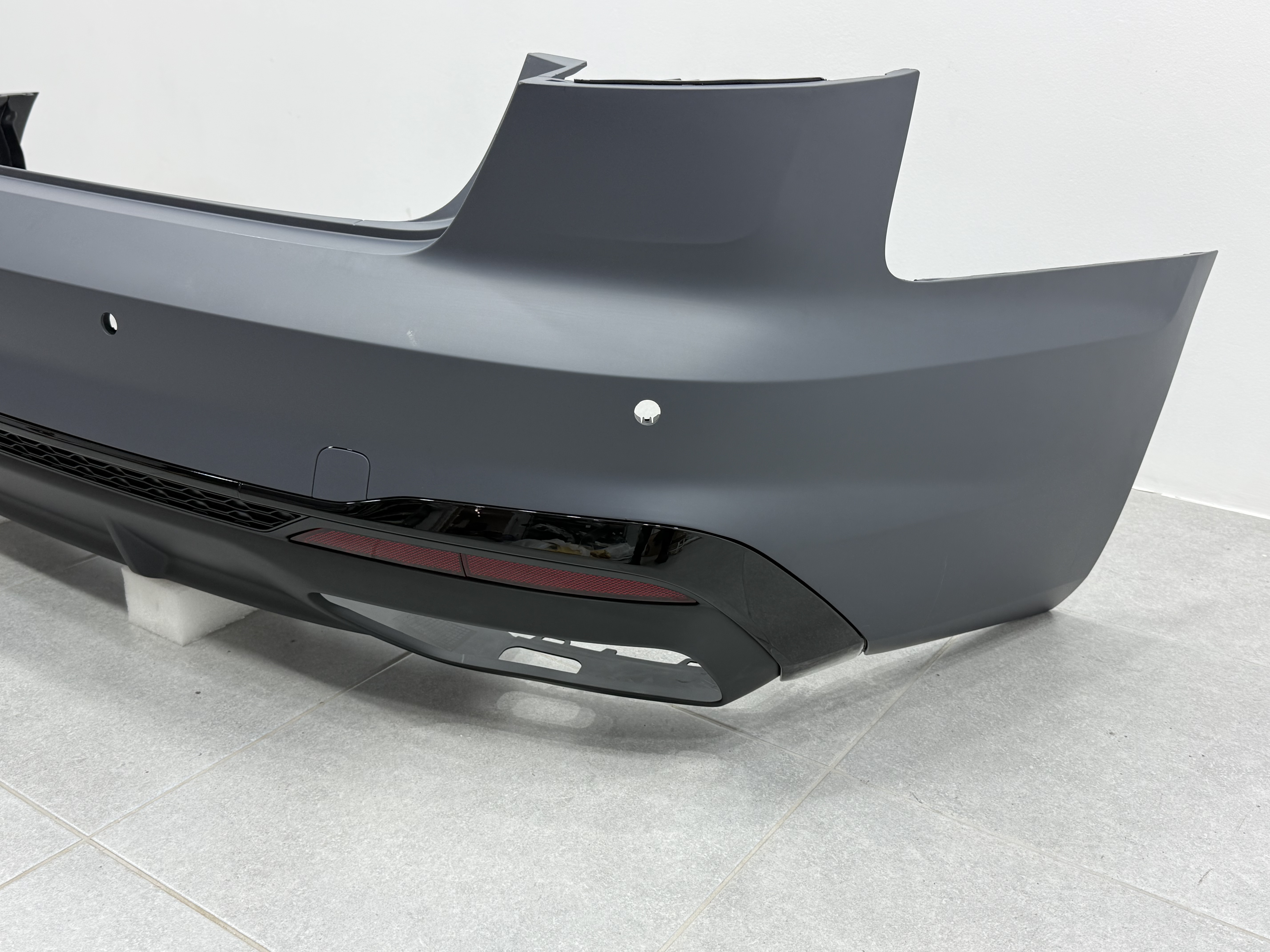 Бампер задній у зборі S-Line 2019+ BLACK для Audi A4 B9 2019-2023 5