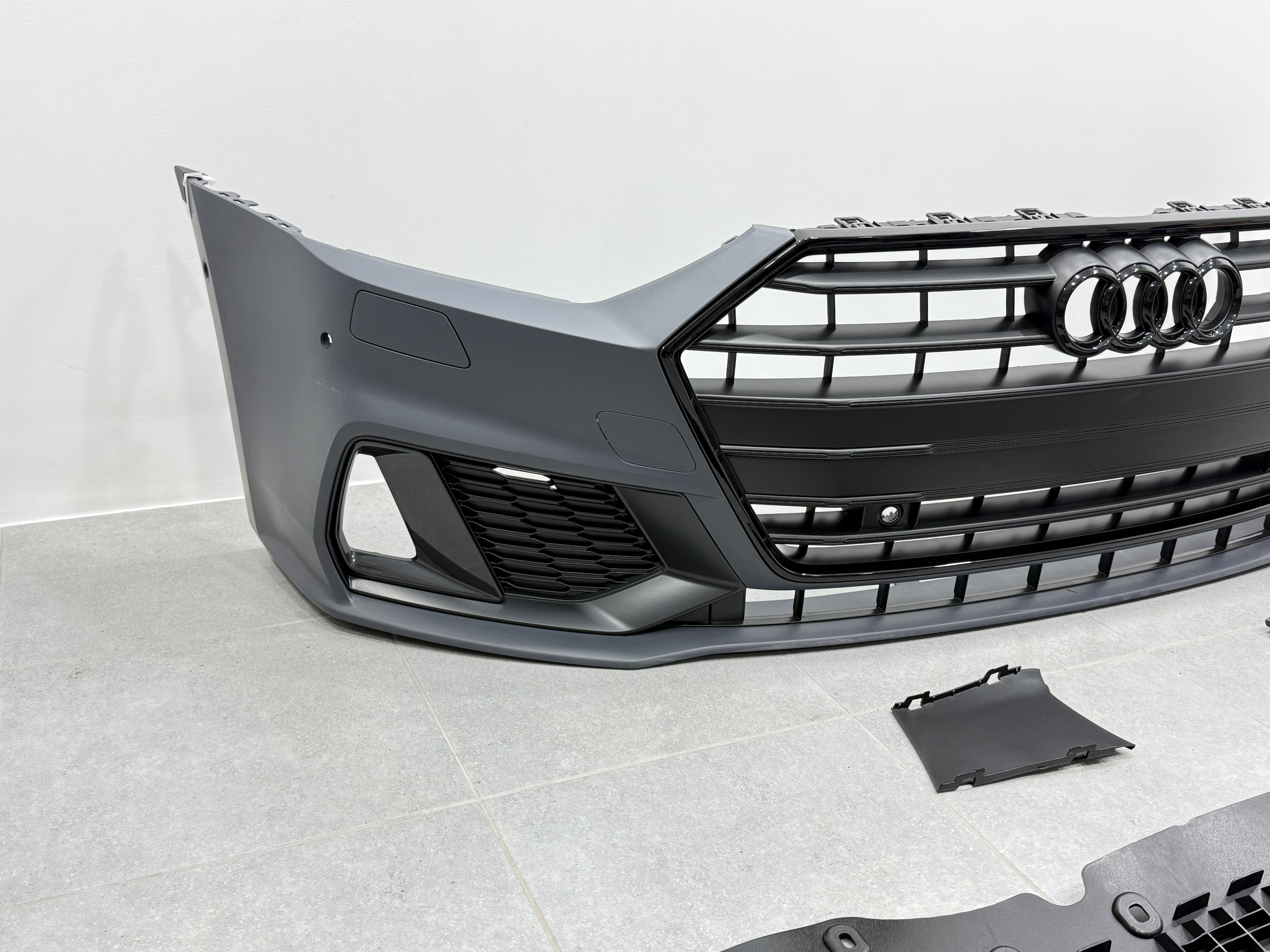 Бампер передній у зборі S-Line для Audi A7 C8 2020+ 3