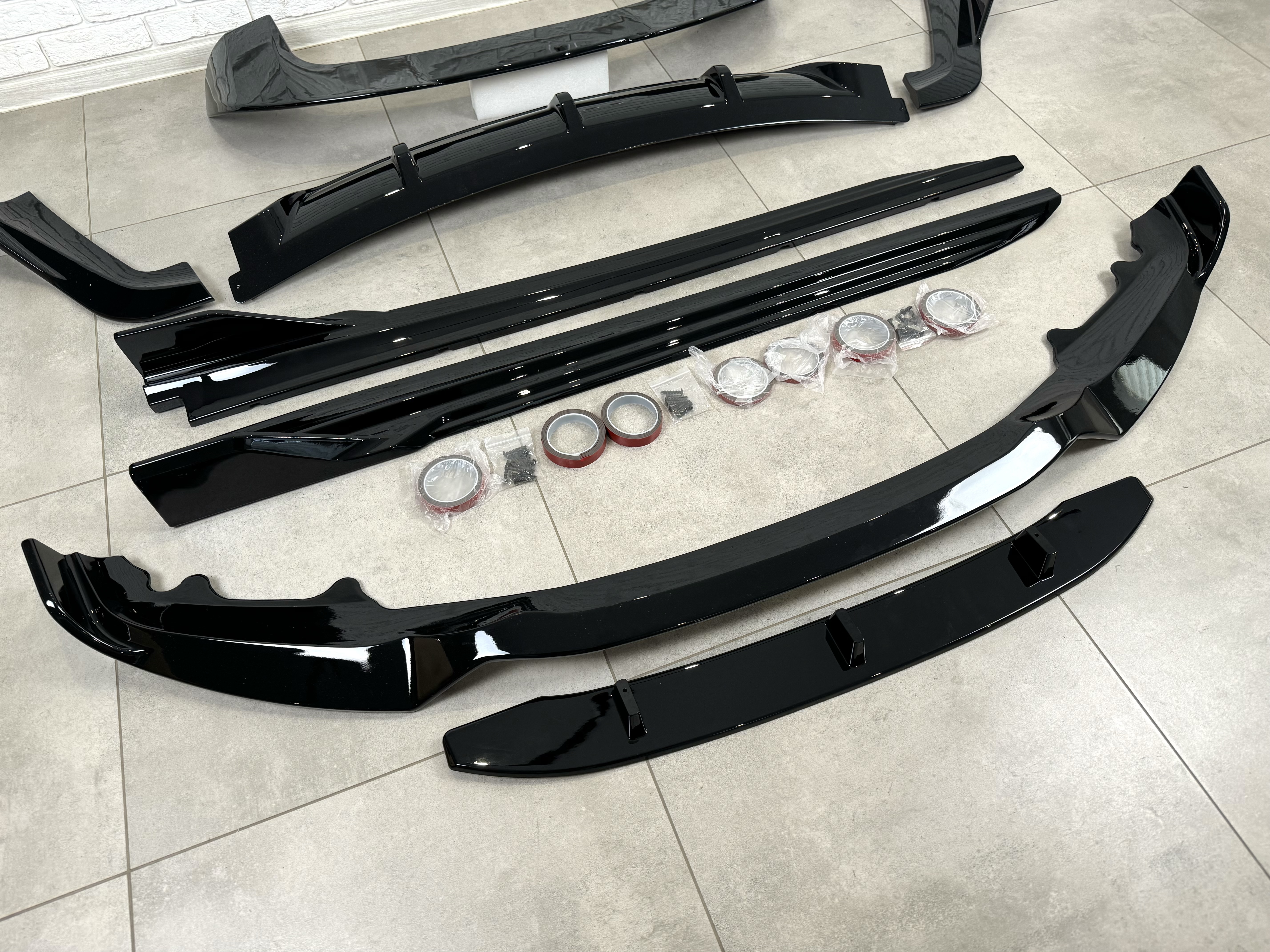 Комплект обвісу Paradigma BMW X5 F15 2013-2018 (передня юбка, леза під пороги, задній дифузор, спойлер), колір чорний глянець 5