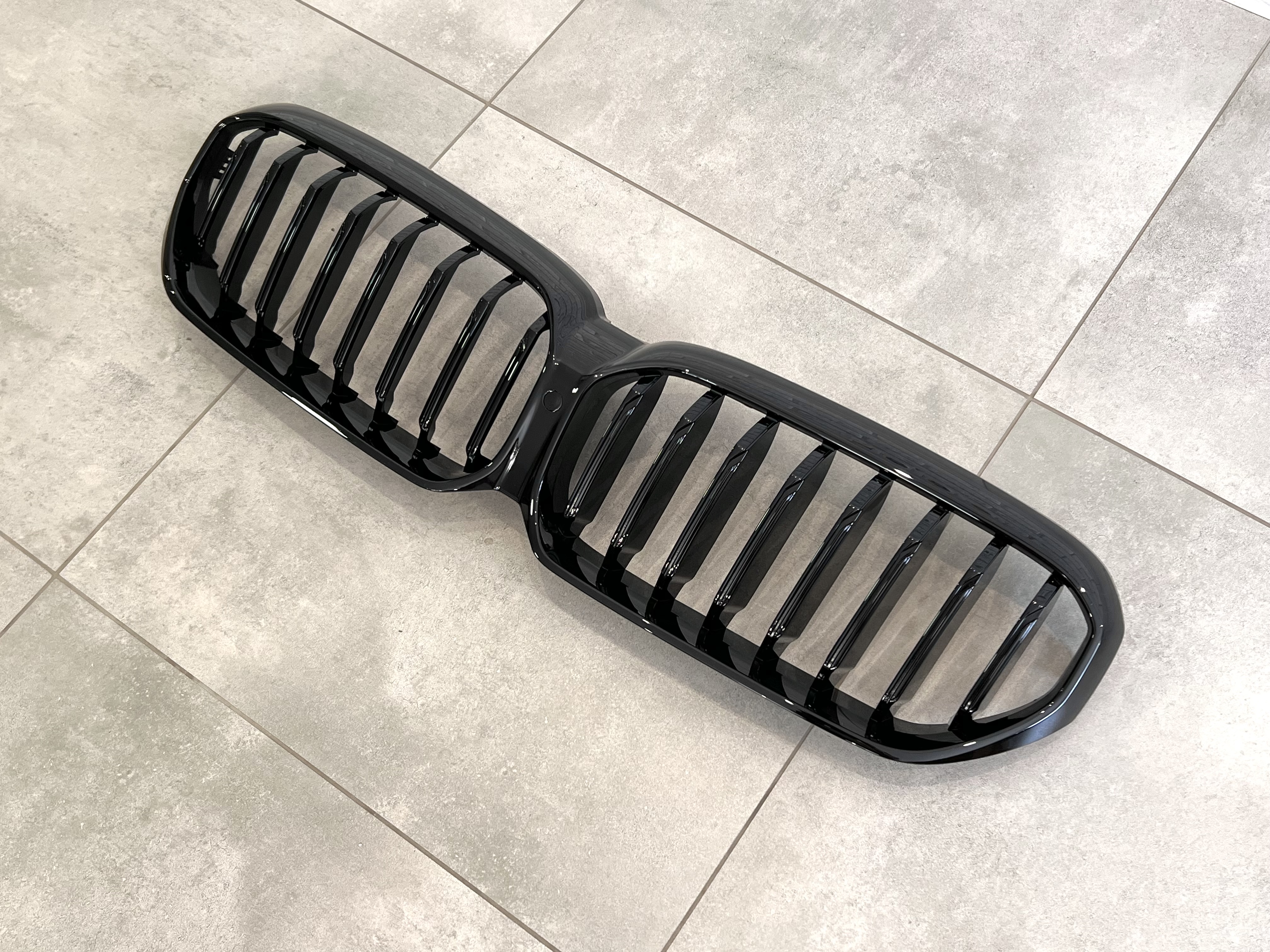 Решітка радіатора ніздрі M-Tech BMW 5 Series G30 / G31 2020+ чорний глянець 3