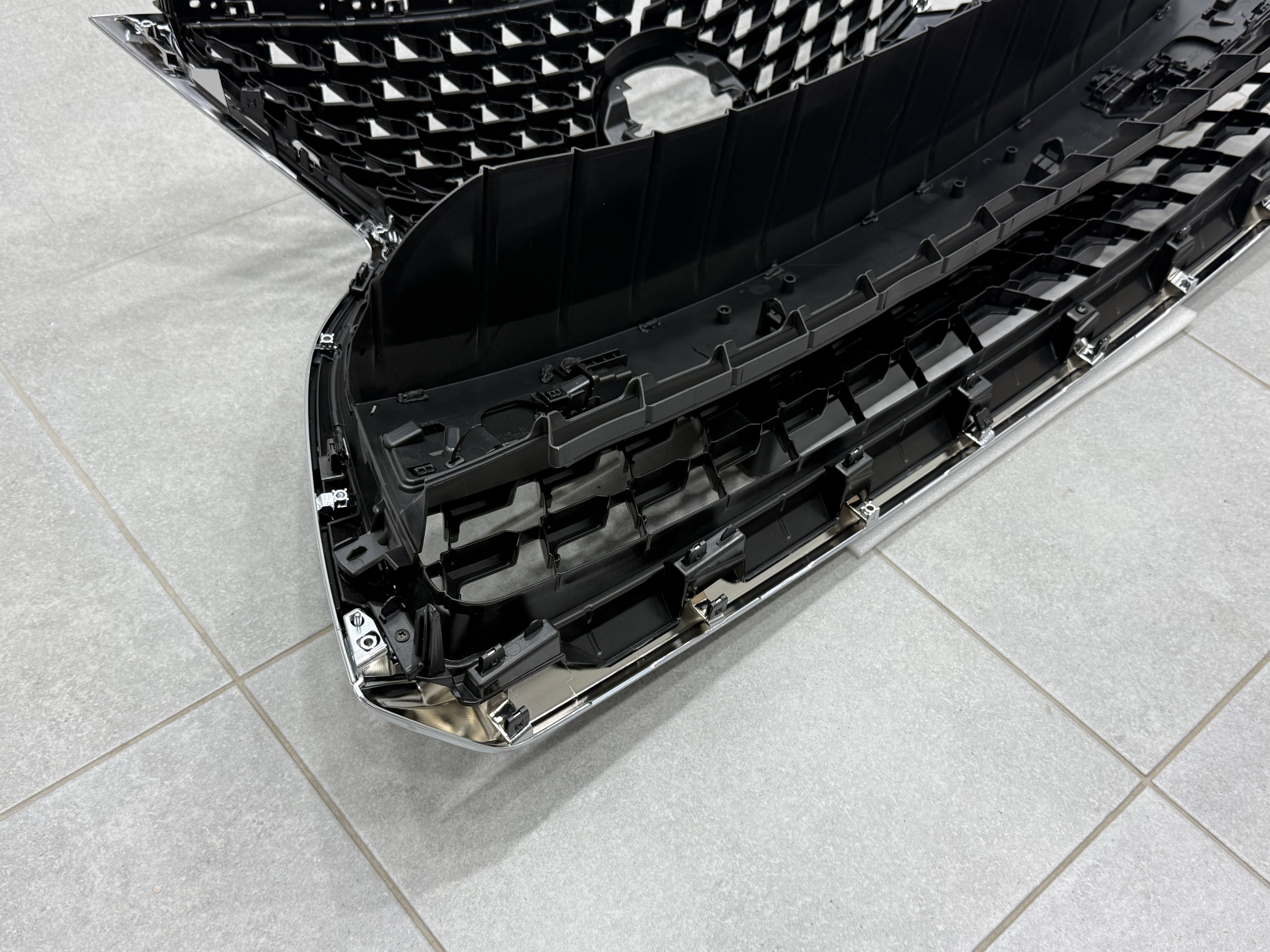 Решітка радіатора з хромом Lexus RX 2019-2022 напівматовий хром 3