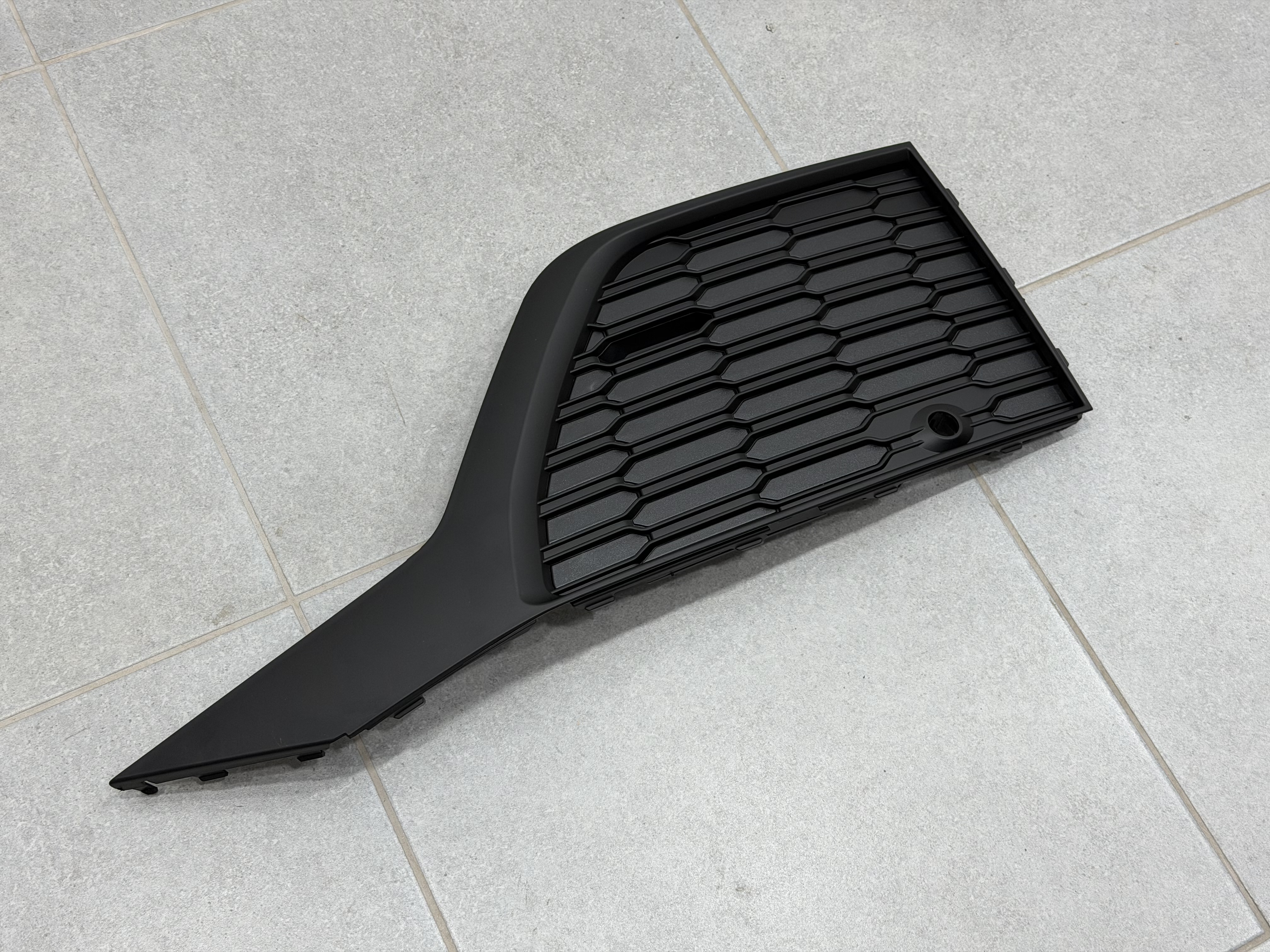 Решітка бампера ліва 4M0890681B S-Line BLACK для Audi Q7 2020-2024 2
