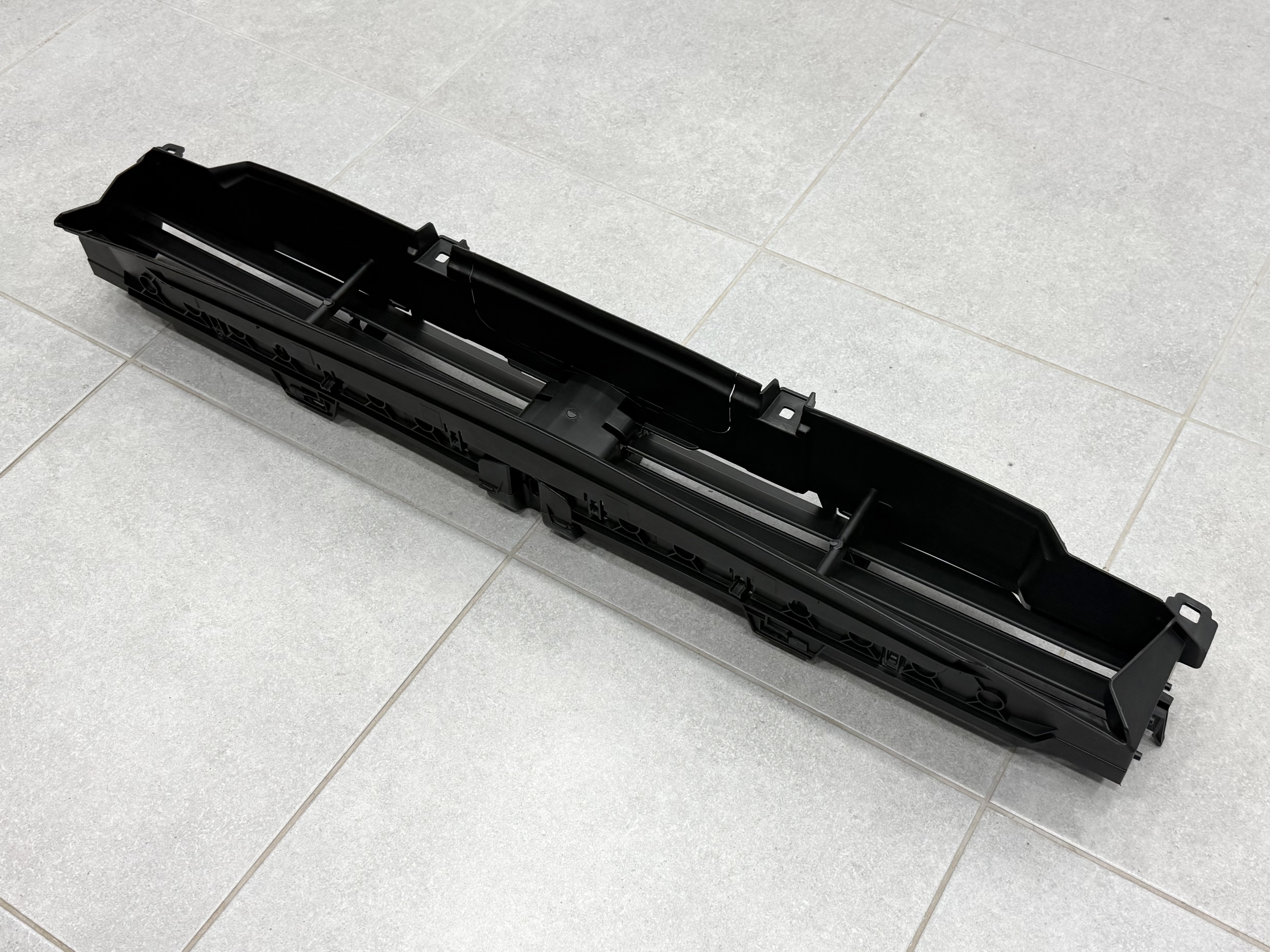 Жалюзі нижні з моторчиком 51745A1ACE2 BMW X3 G01 / X4 G02 LCI 2022-2024 4