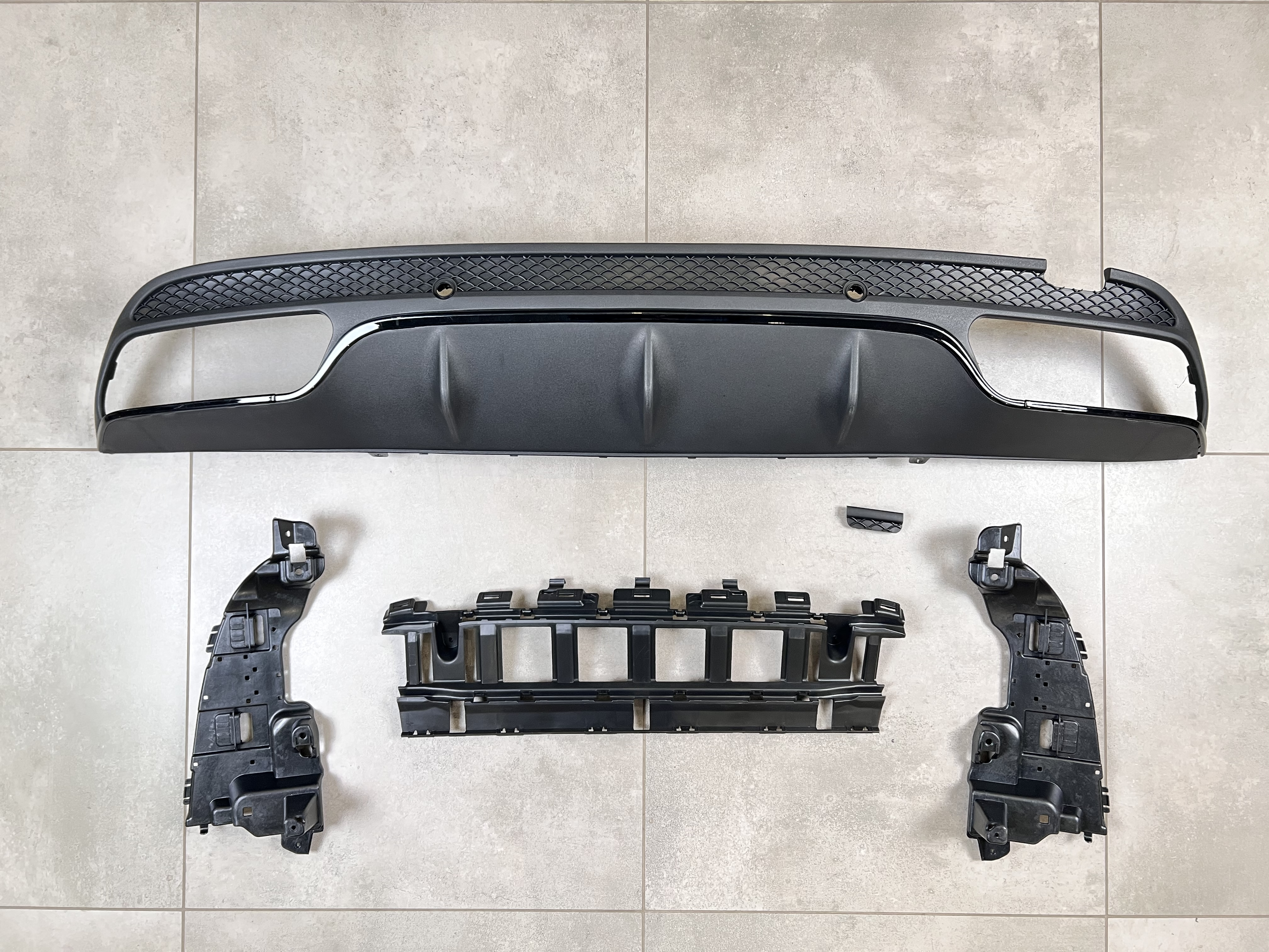 Накладка заднього бампера чорна AMG C63 (дифузор) Mercedes C-Class W205 2015-2021 2