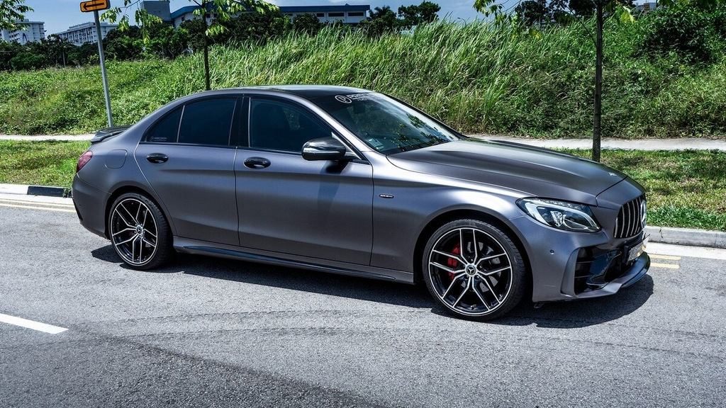 Комплект обвісів з повним заднім бампером (дизайн Black Mamba C63GT) 5