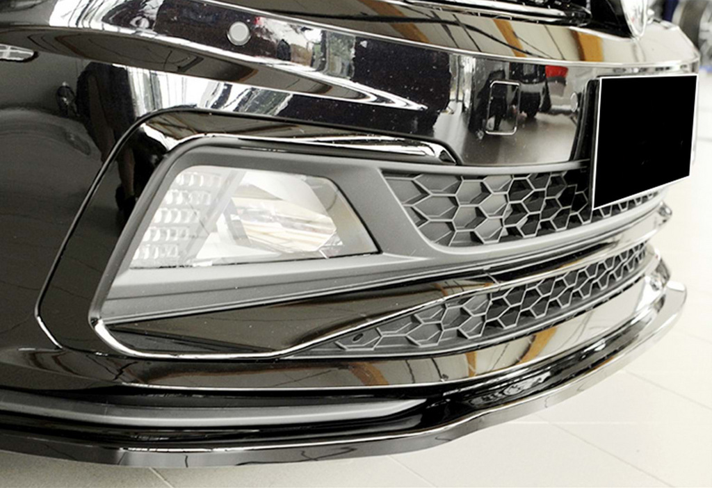 Передня Lip накладка V-1 (для GTI, чорний глянець) 3
