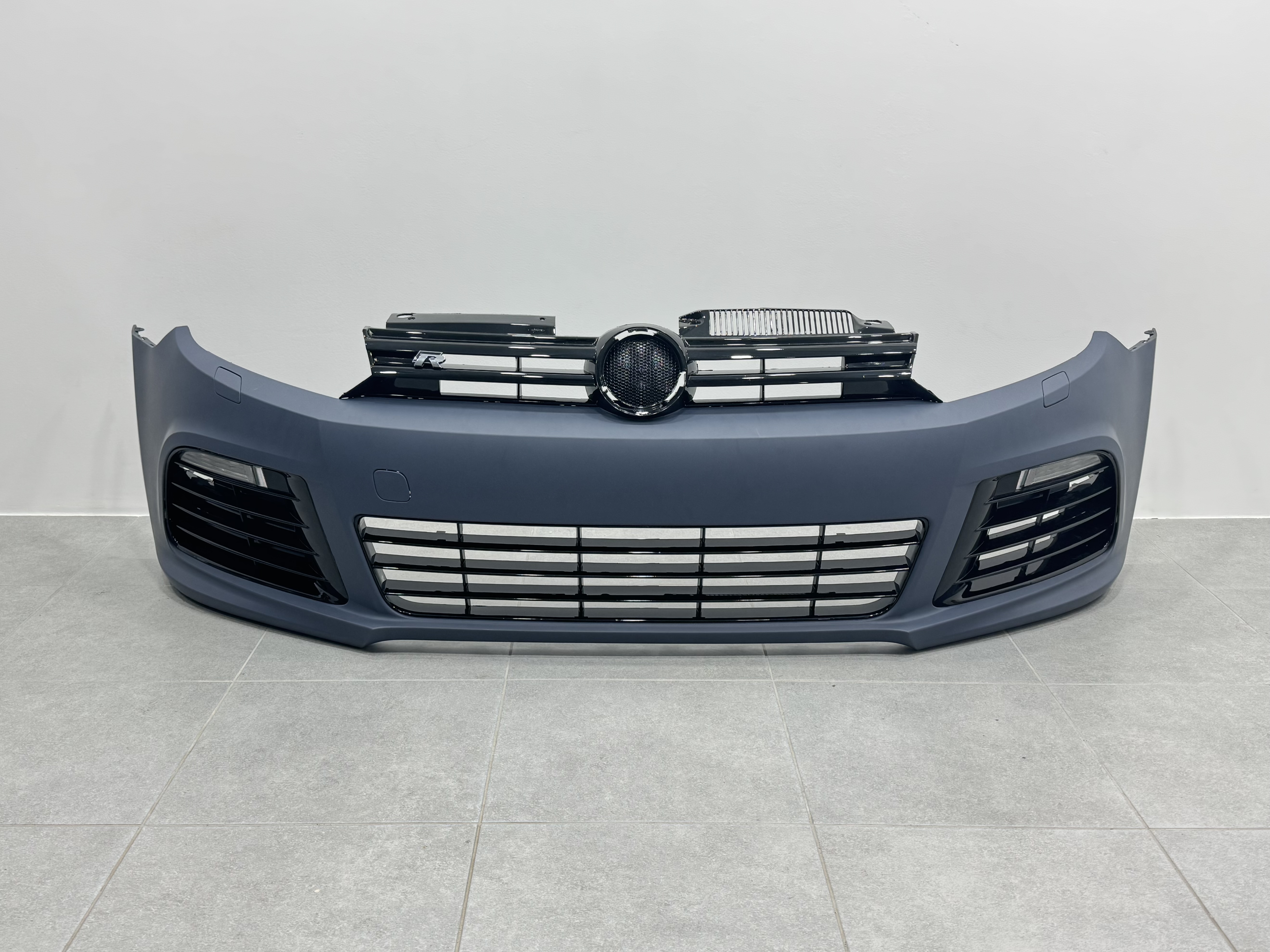 Передній бампер R20 style Volkswagen Golf 6 2008-2013 2