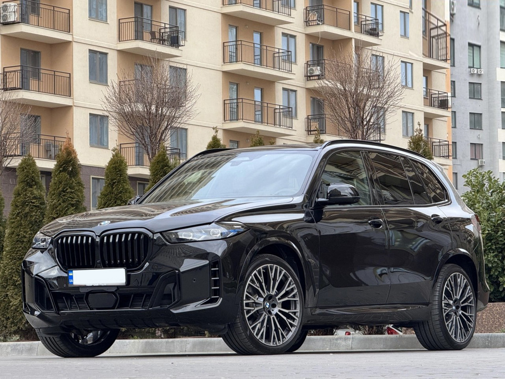 Комплект рестайлінгу в X5 M60i 5