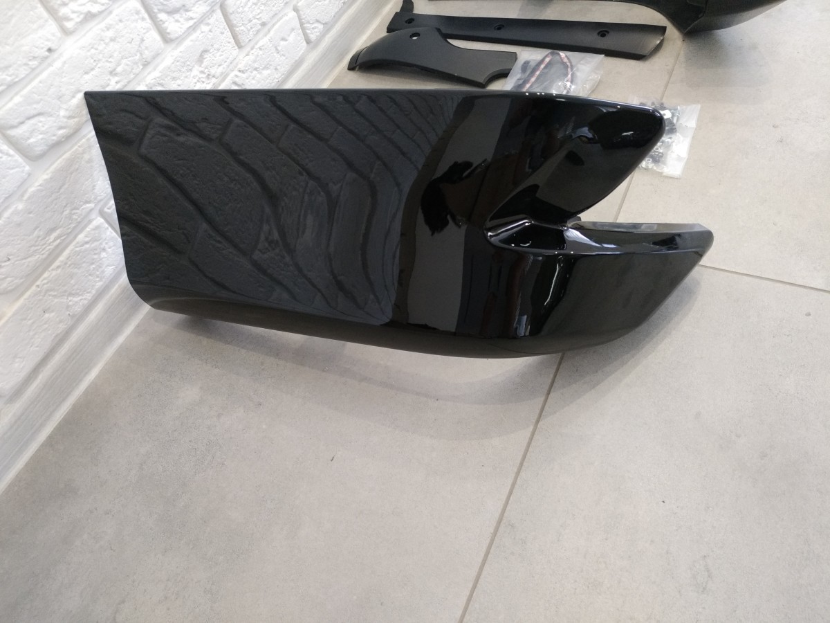Кути заднього бампера OEM Toyota Land Cruiser Prado 150 2018- колір чорний 4