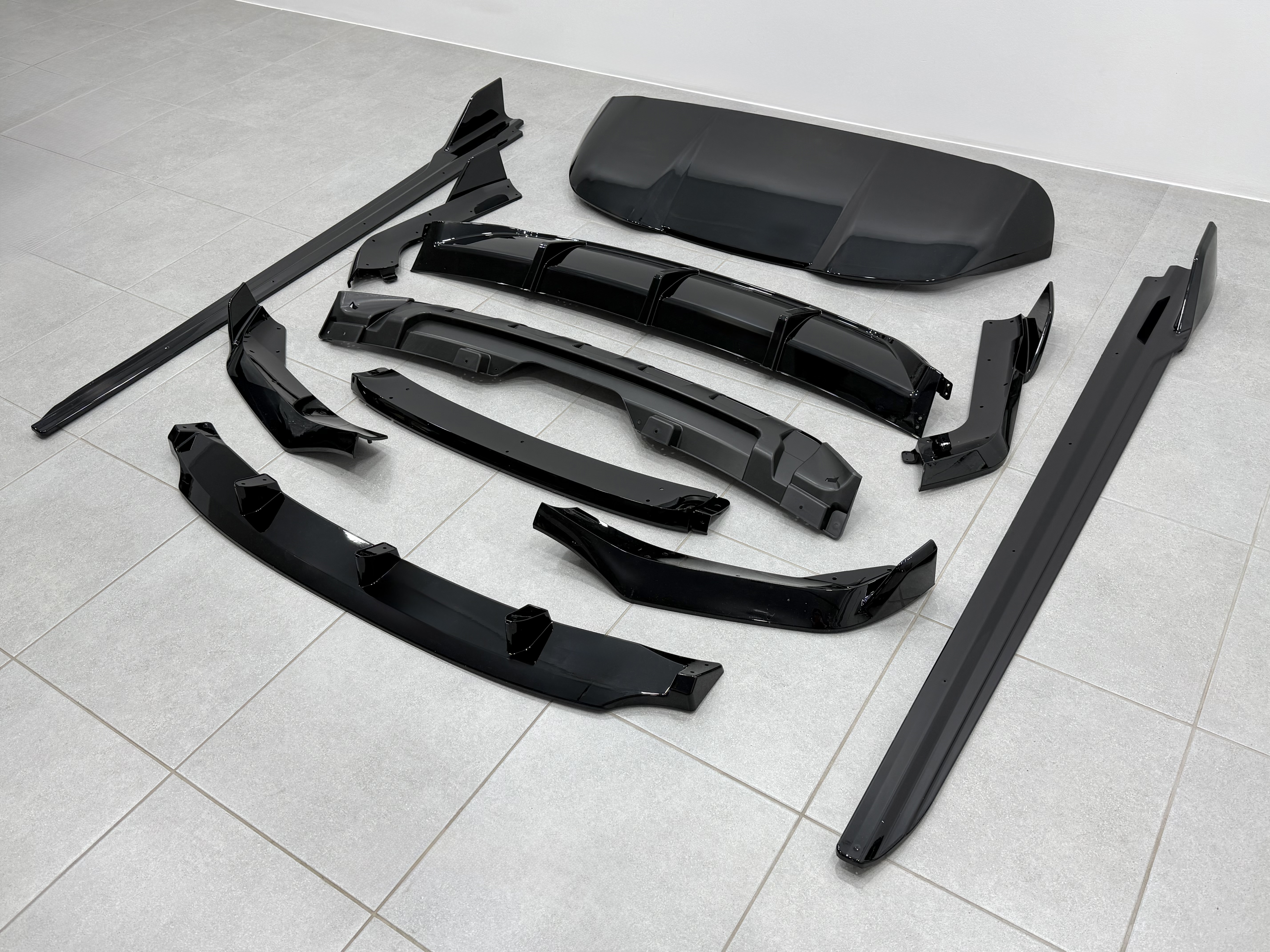 Комплект обвісу M-Performance (юбка, дифузор, леза, козирок) для BMW X5 F15 2014-2018, колір чорний глянець 4