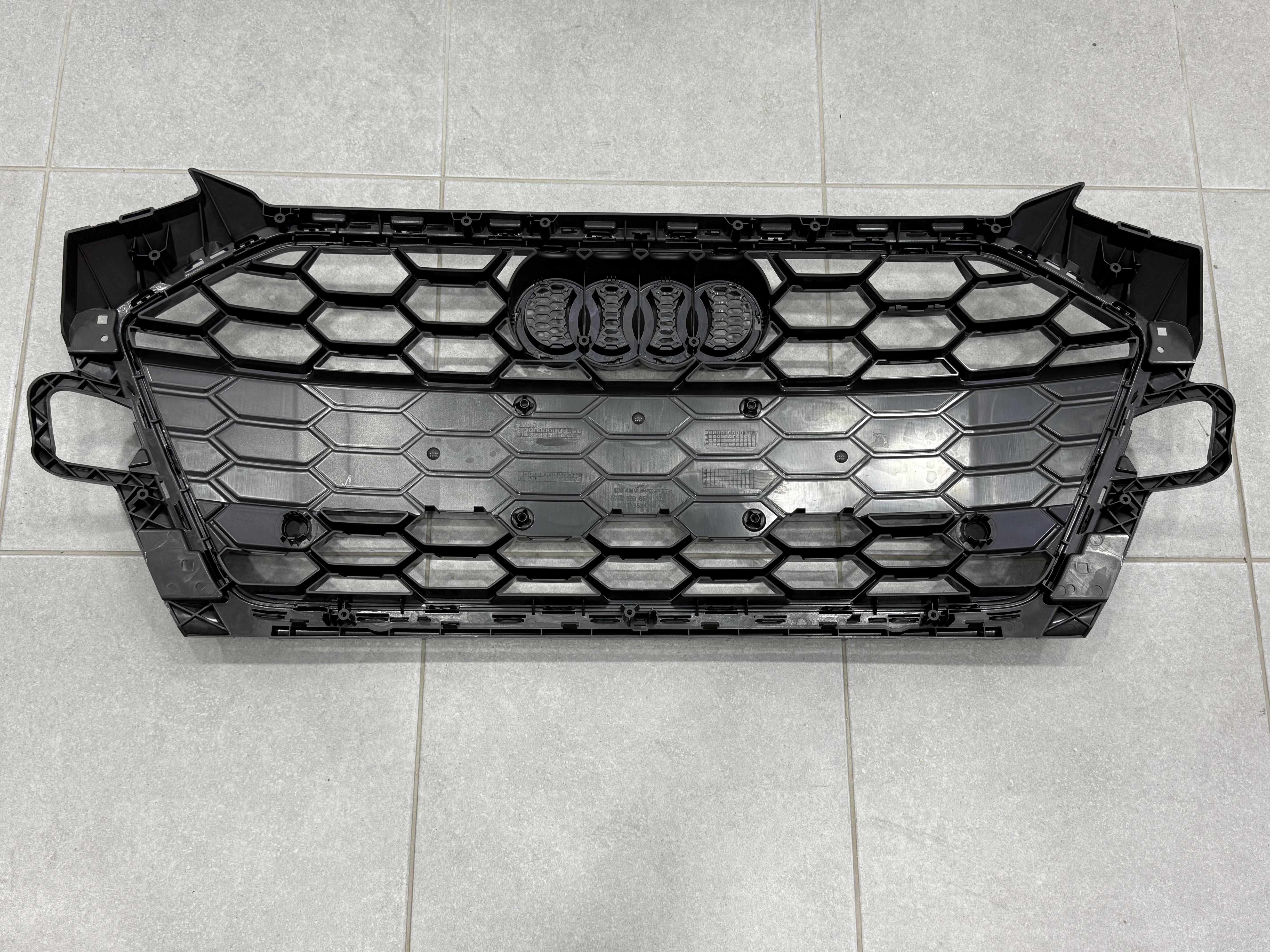 Решітка радіатора S-Line для Audi A4 B9 2020-2023, колір чорний 4