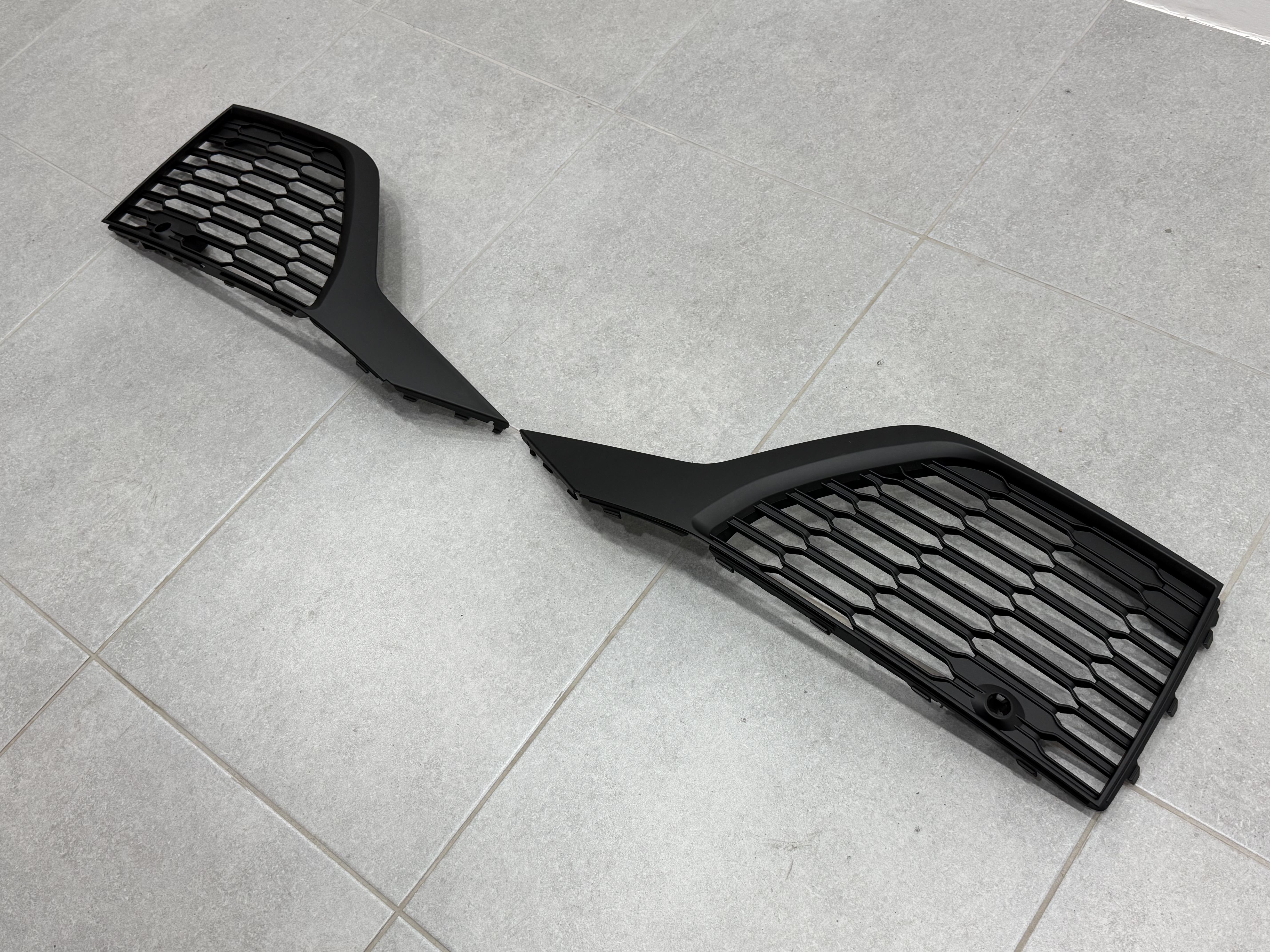Решітки бампера S-Line BLACK для Audi Q7 2020-2024 2шт, ліва 4M0 890 681 B / права 4M0 890 682 B 6