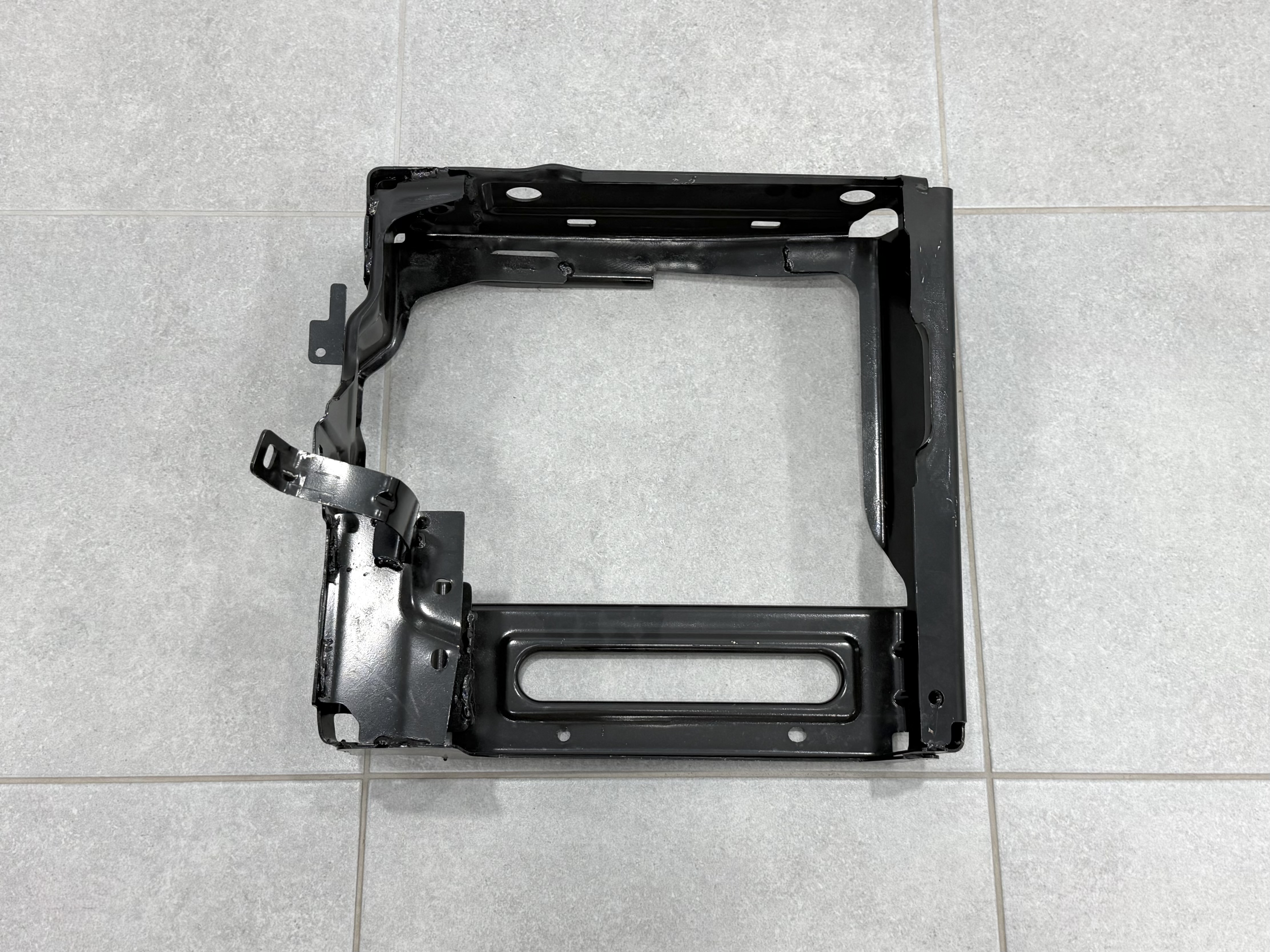 Кронштейн підсилювач переднього бампера лівий 51117421883 для BMW X5 G05 4
